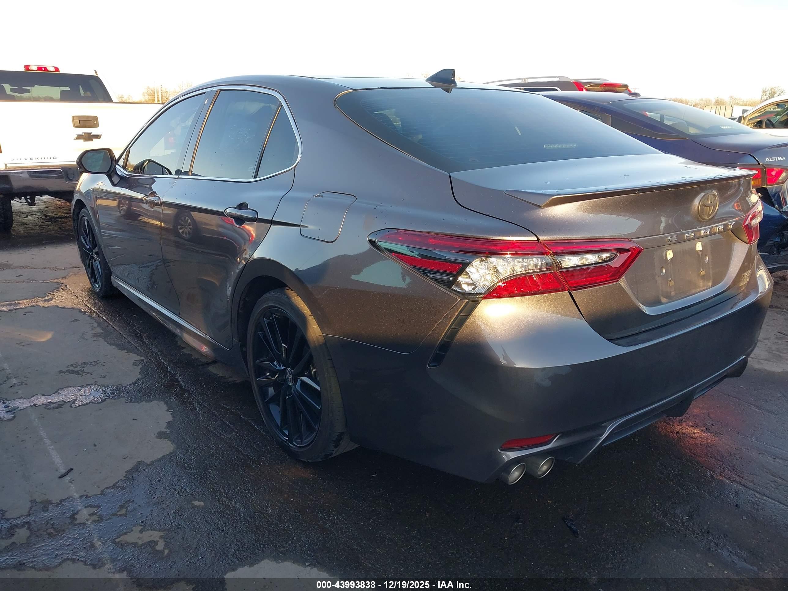 TOYOTA CAMRY image 3
