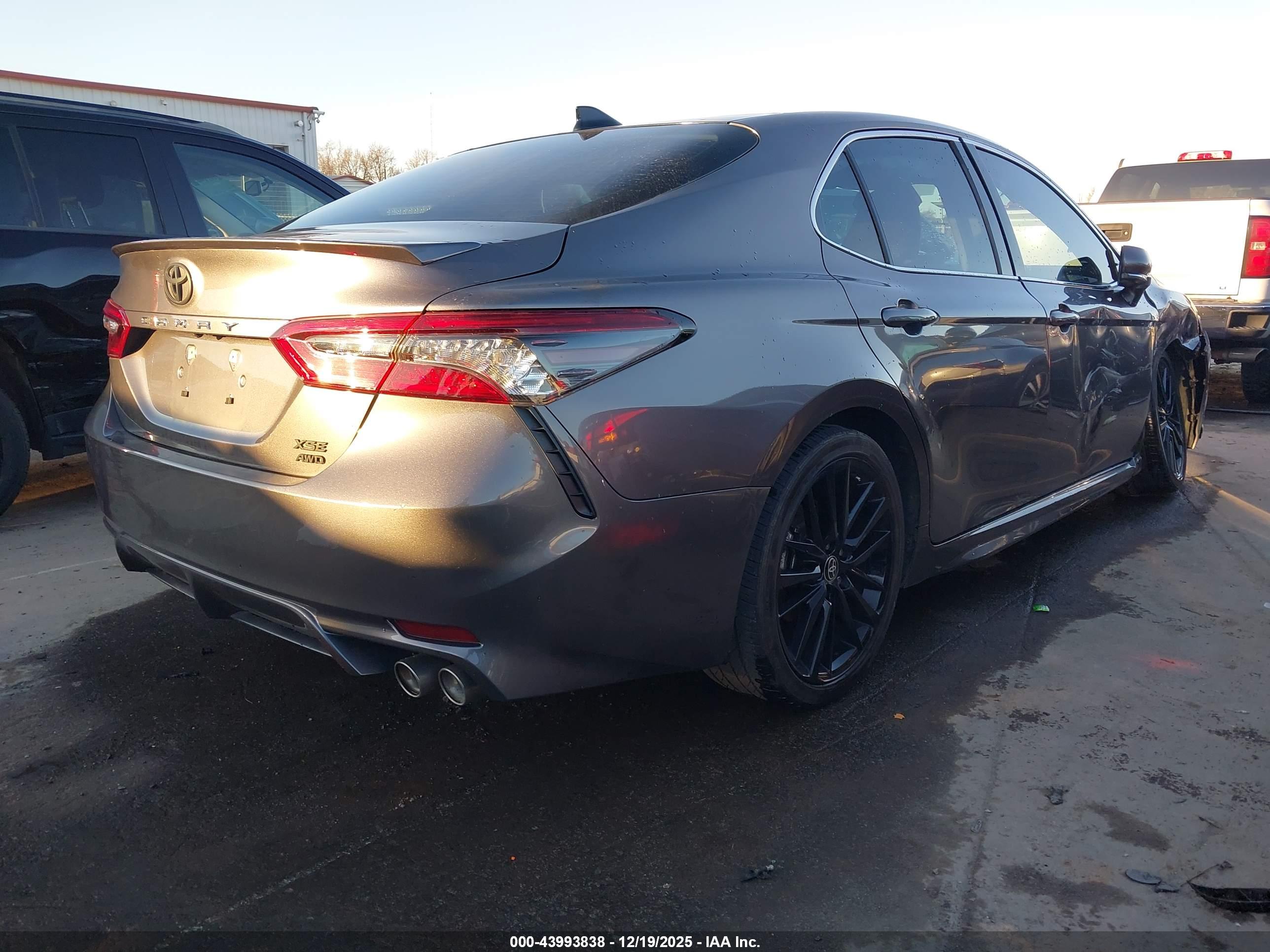 TOYOTA CAMRY image 4