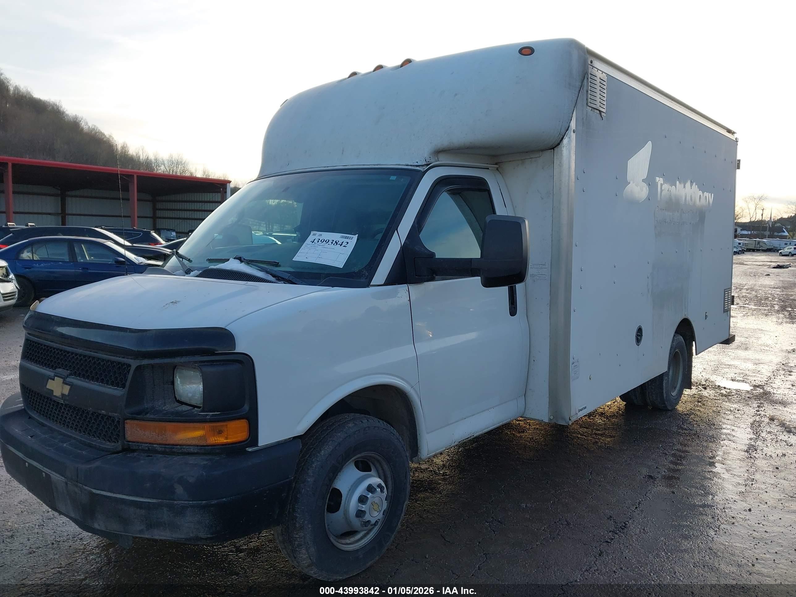 CHEVROLET EXPRESS image 2