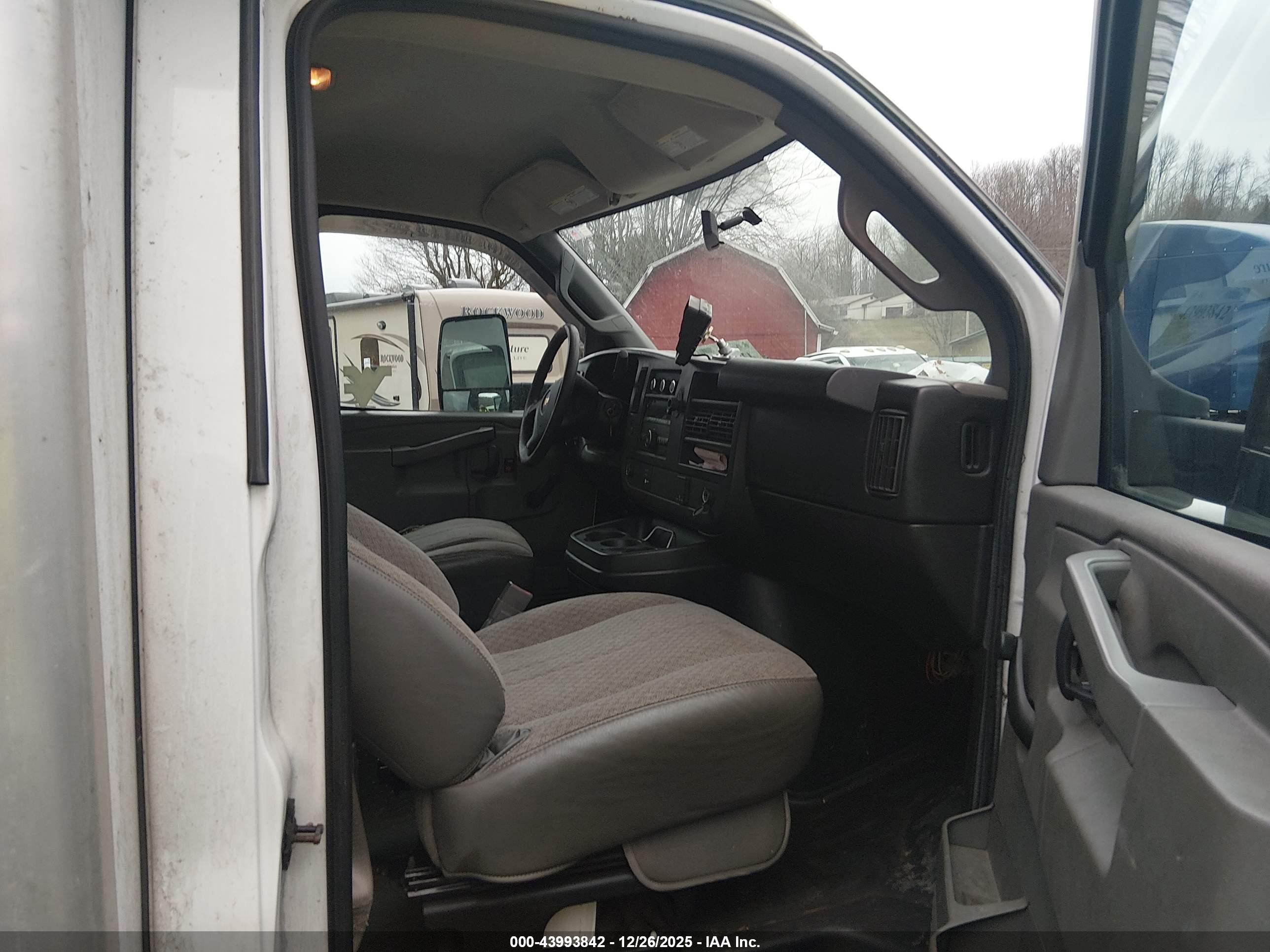 CHEVROLET EXPRESS image 8