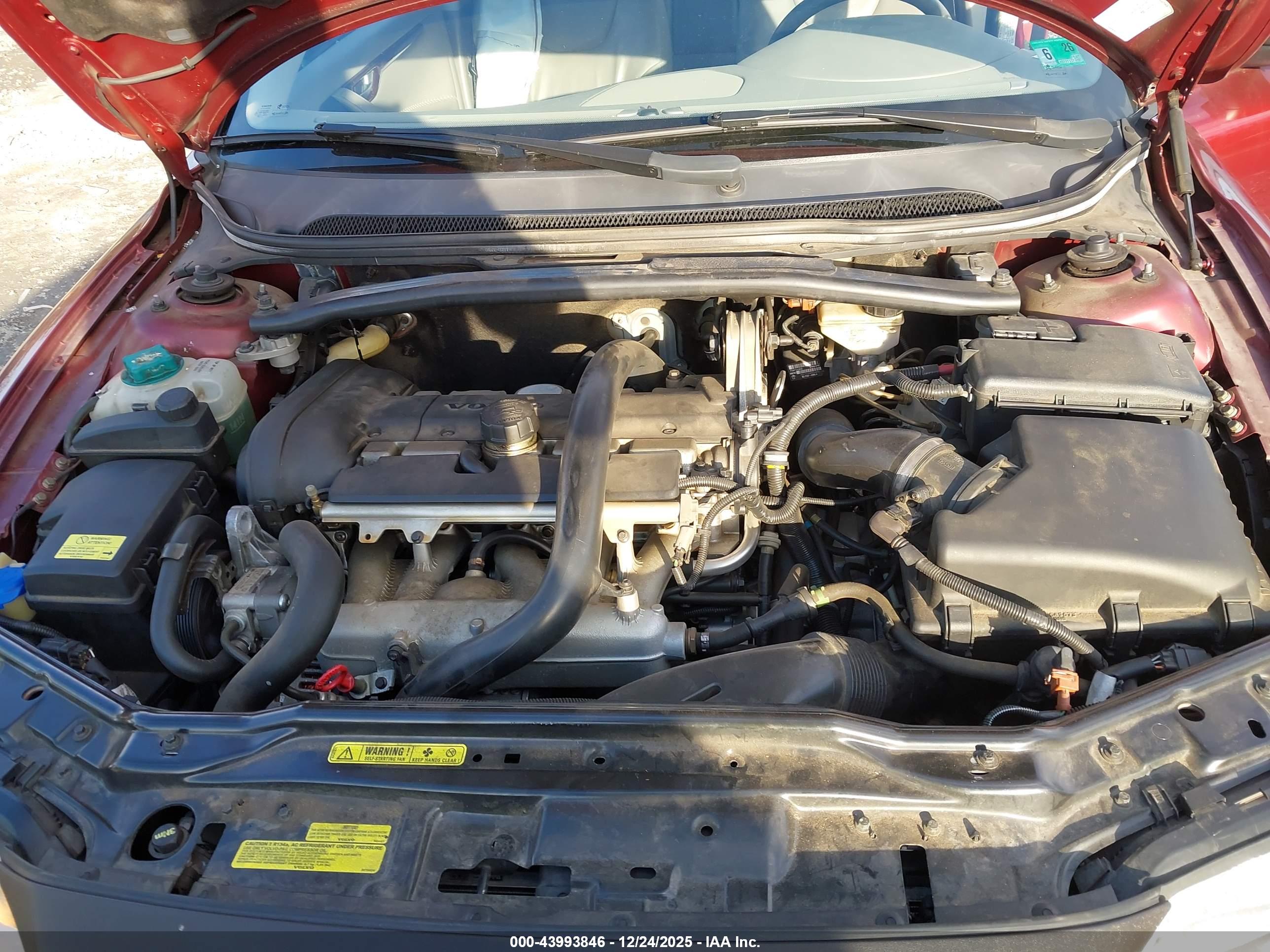 VOLVO XC70 image 10