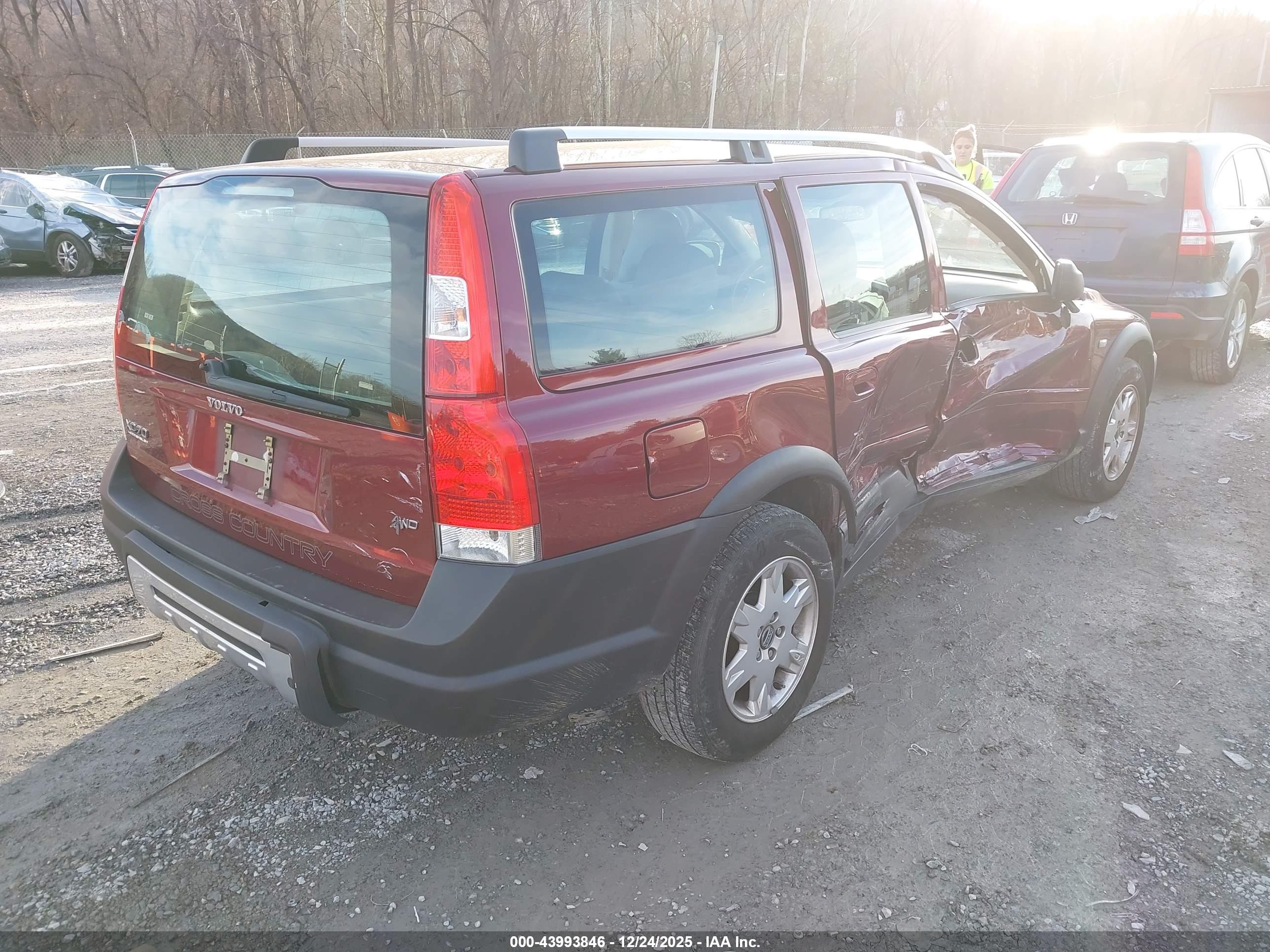 VOLVO XC70 image 4