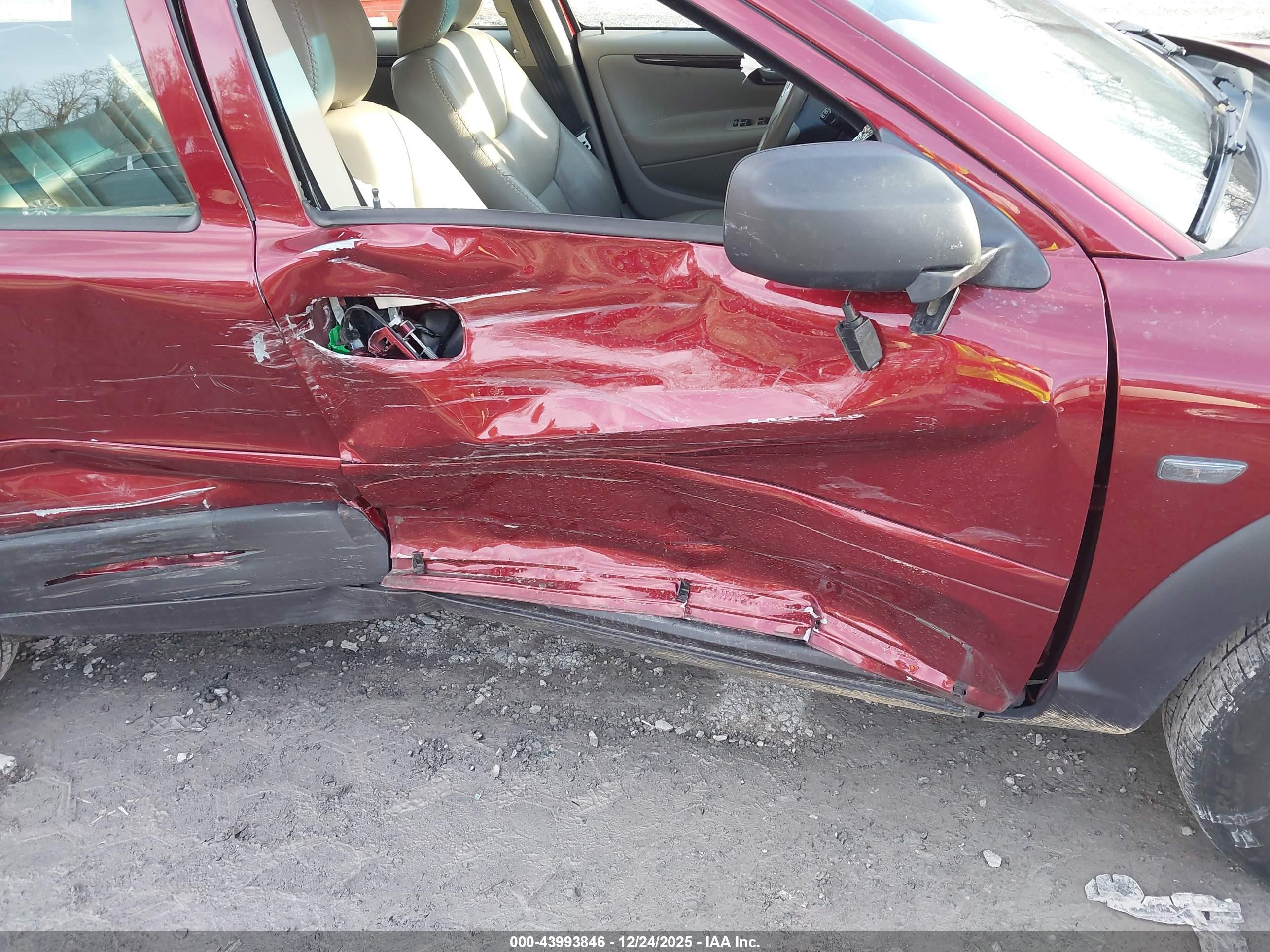 VOLVO XC70 image 6