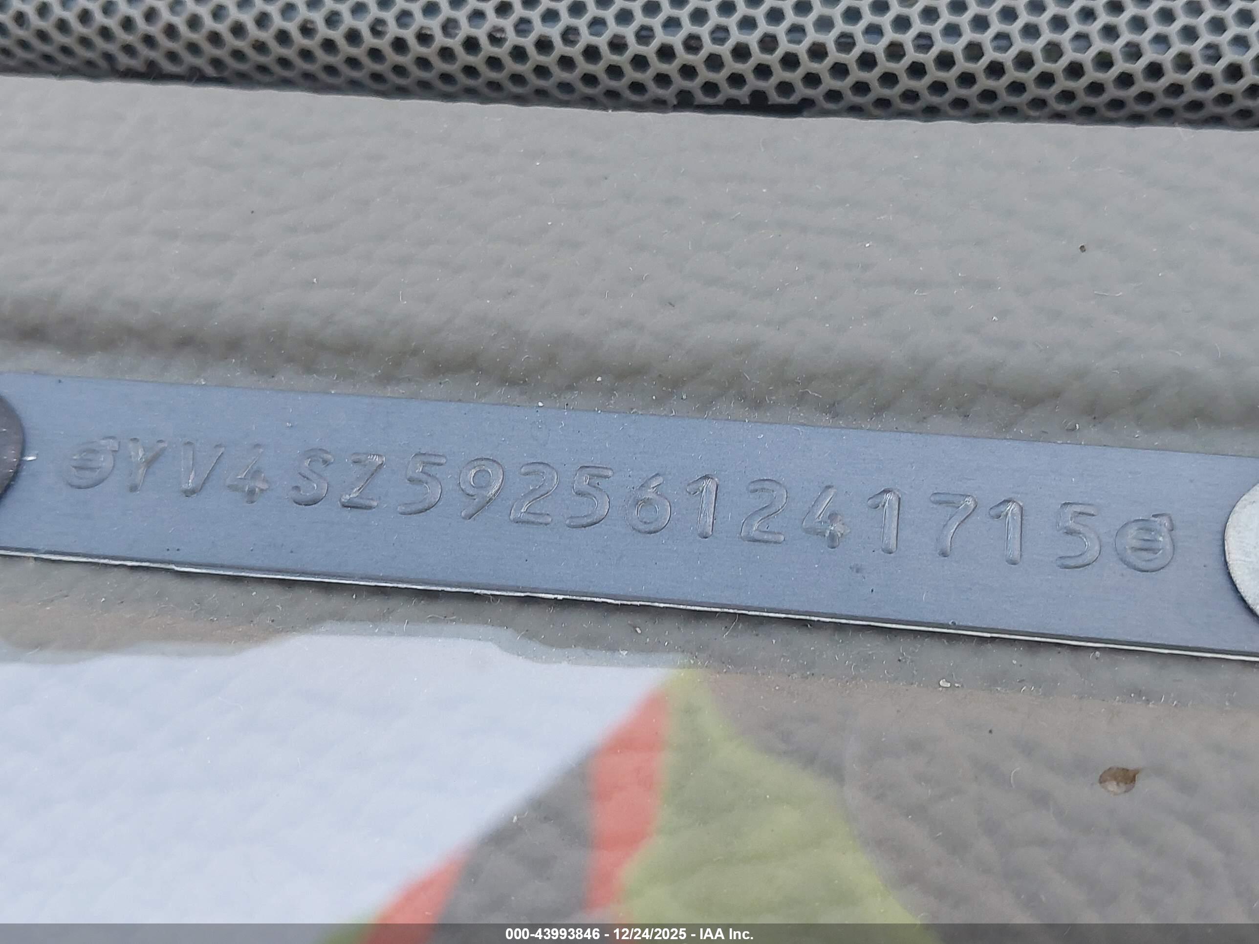 VOLVO XC70 image 9