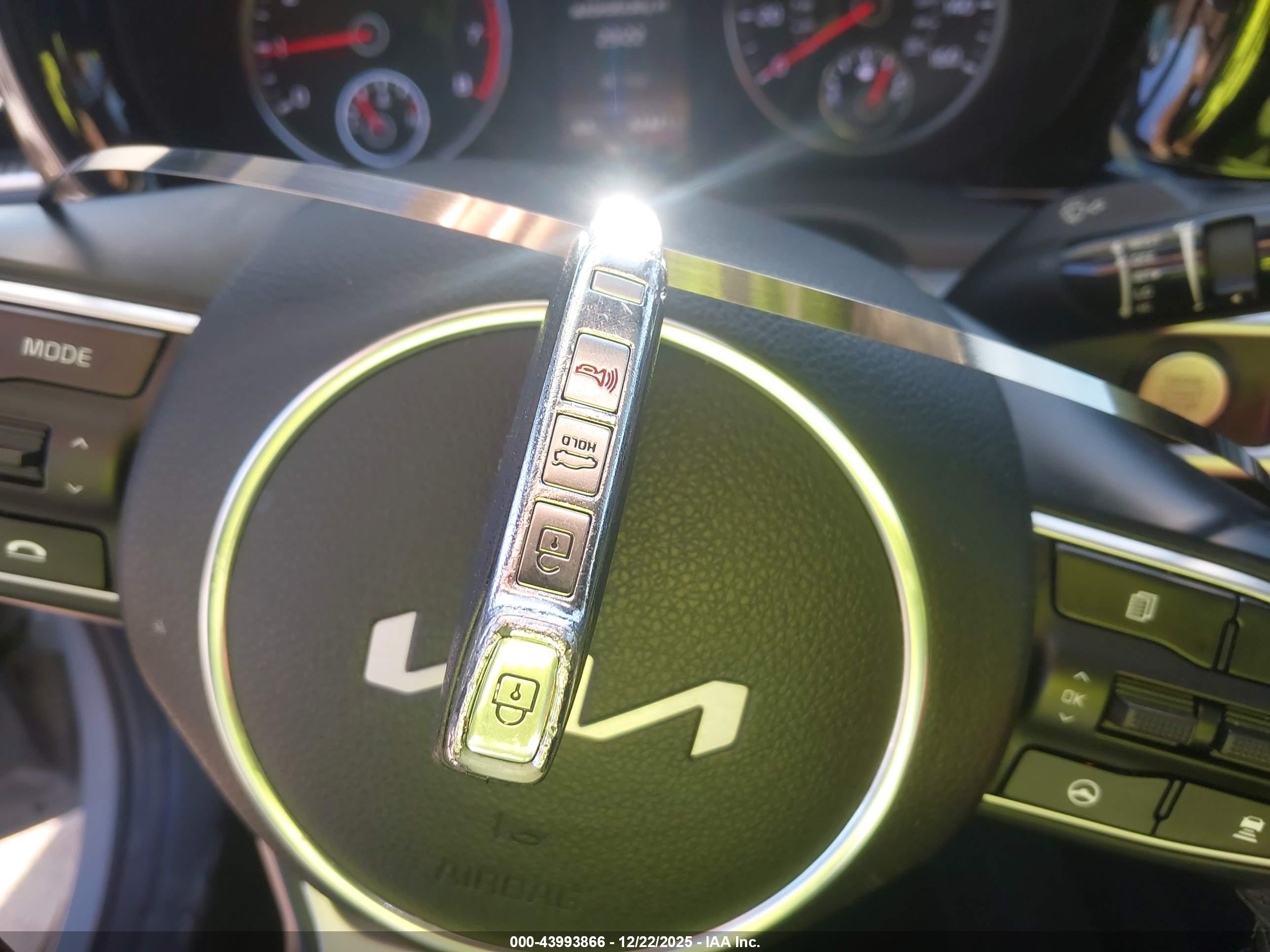 KIA K5 image 11