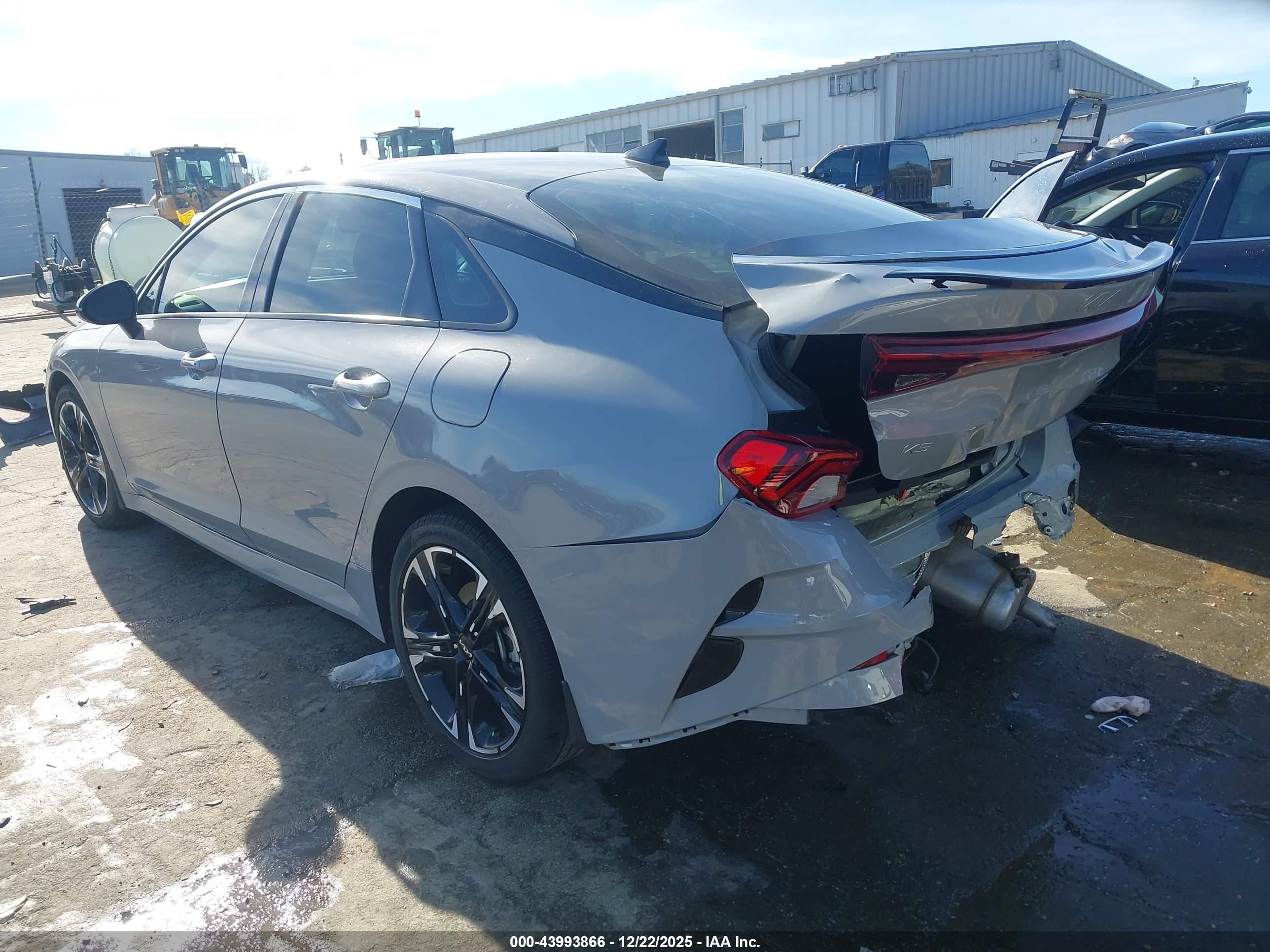 KIA K5 image 3