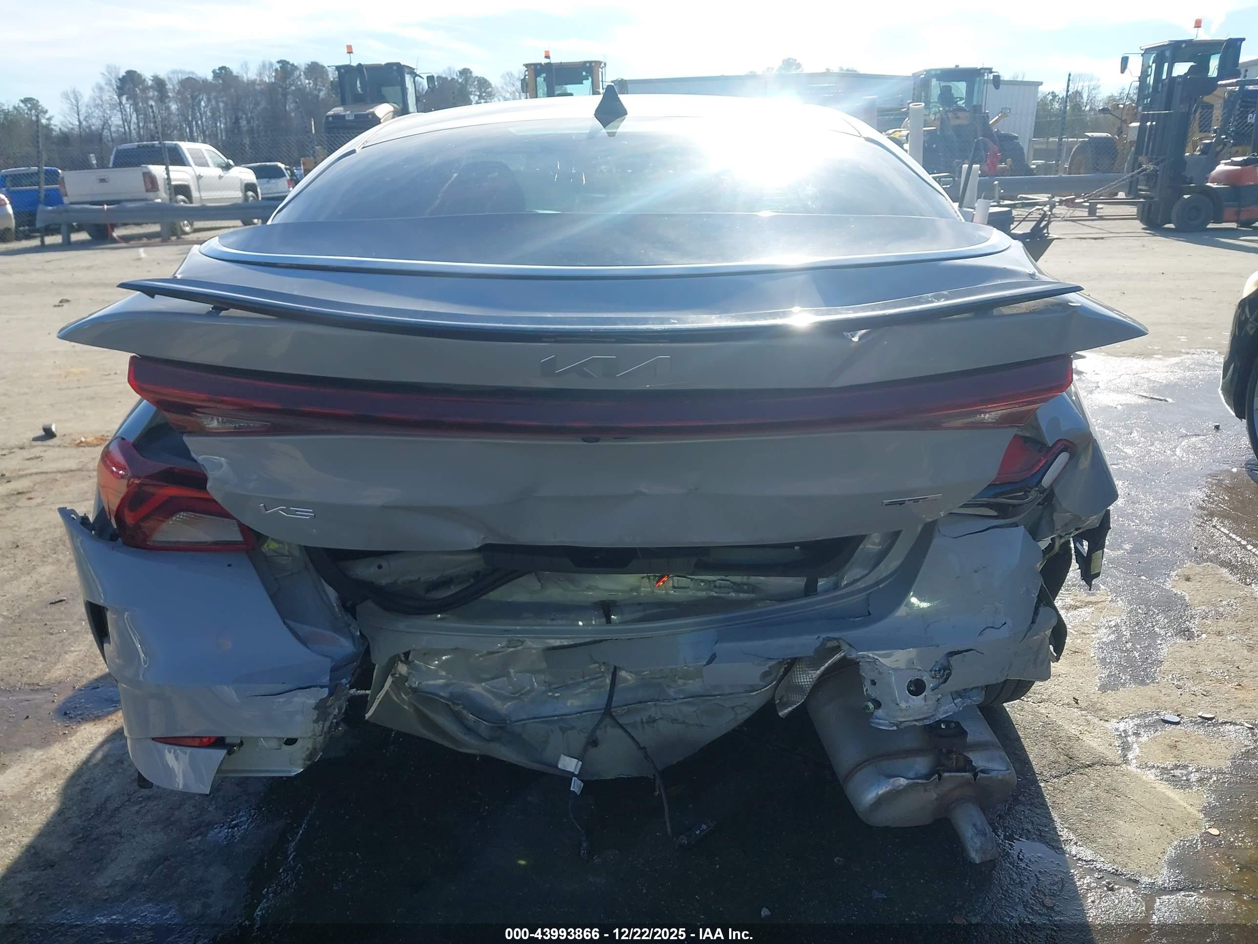 KIA K5 image 6