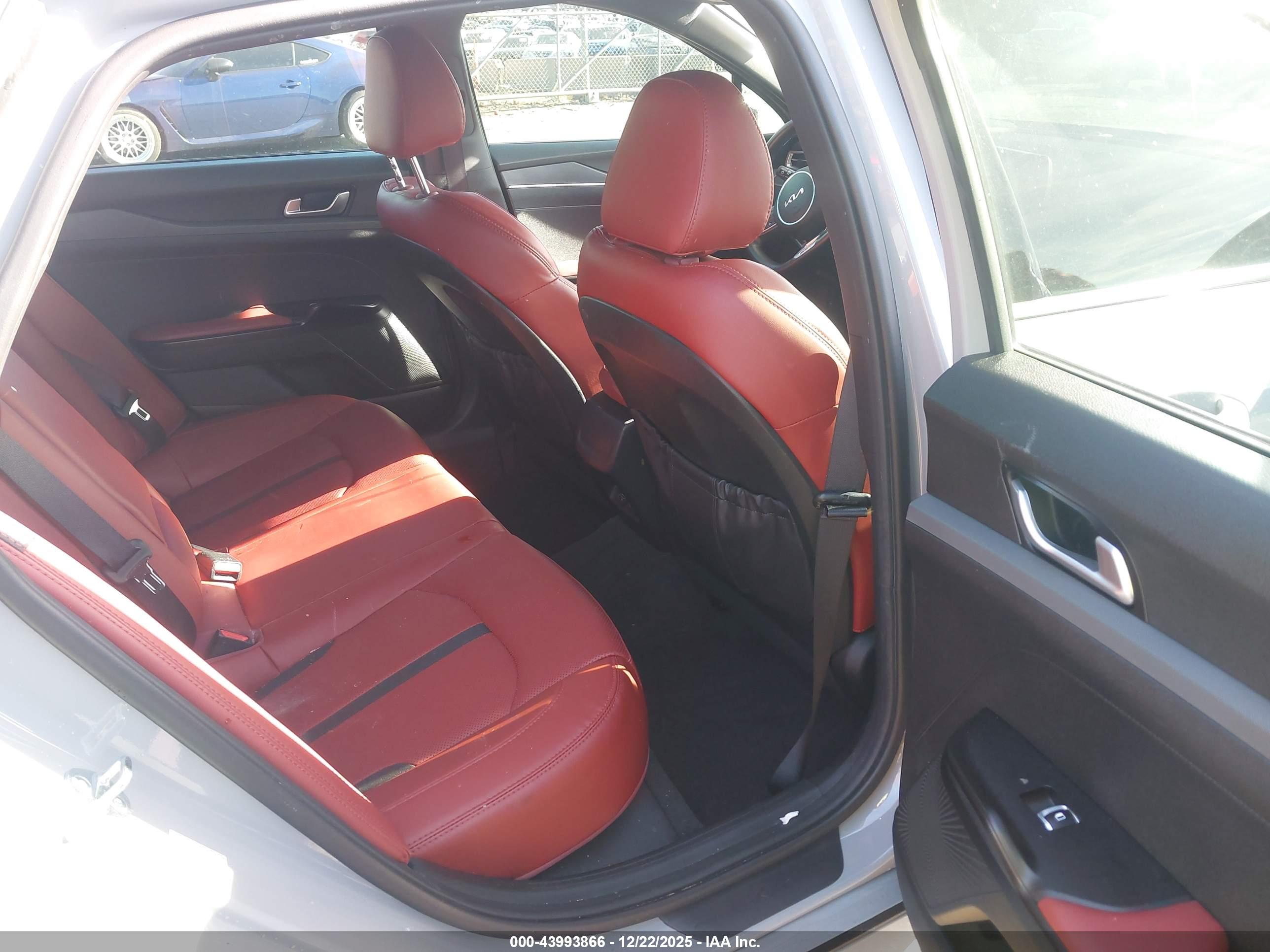 KIA K5 image 8