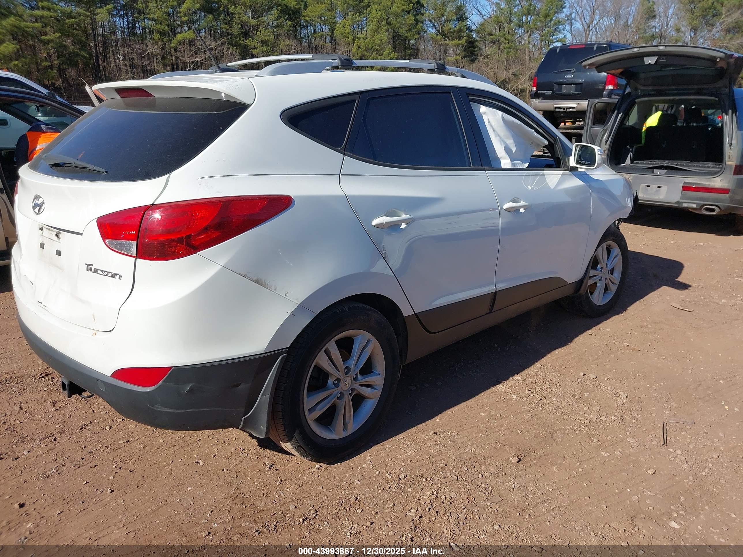 HYUNDAI TUCSON image 4
