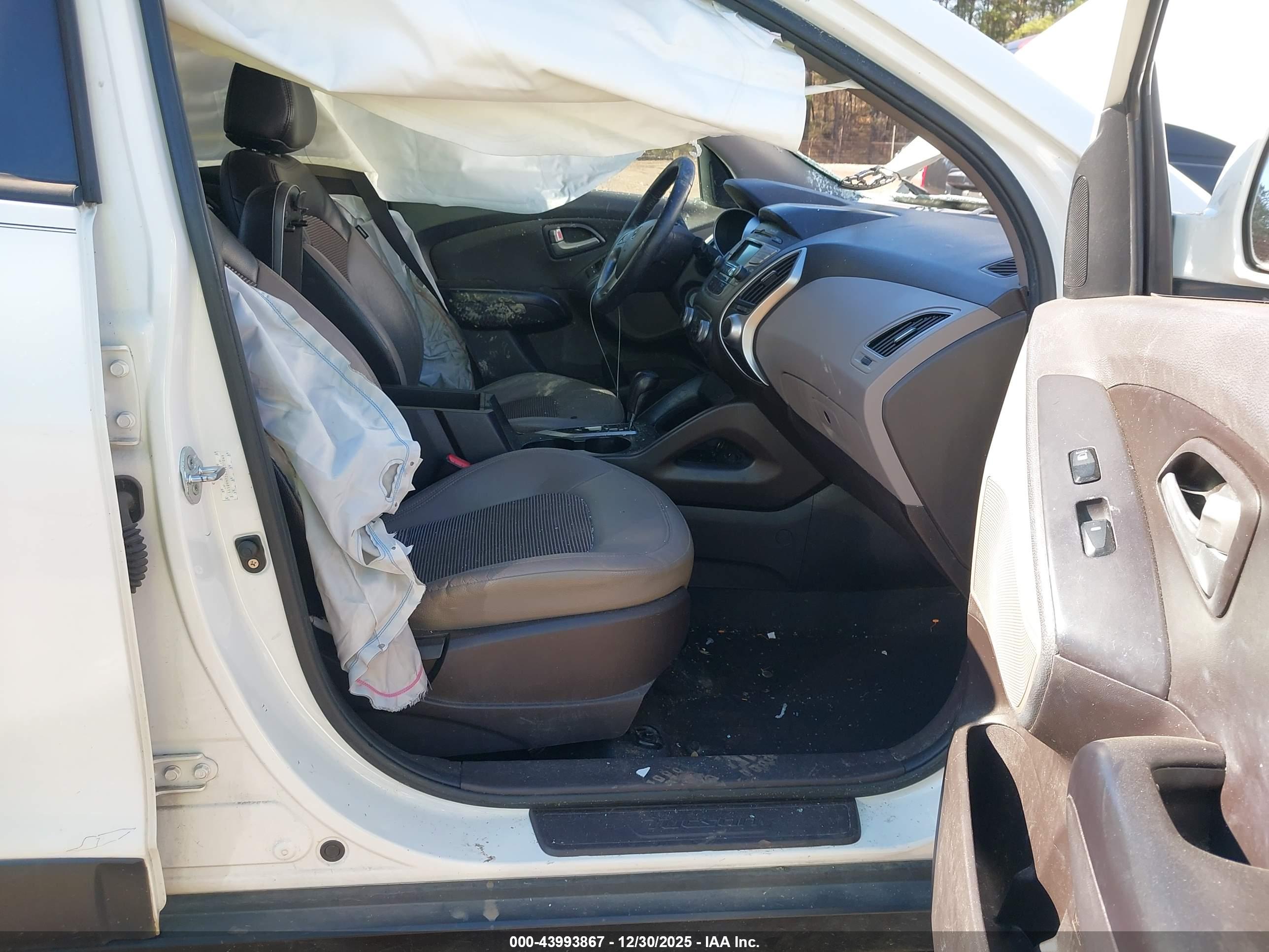 HYUNDAI TUCSON image 5