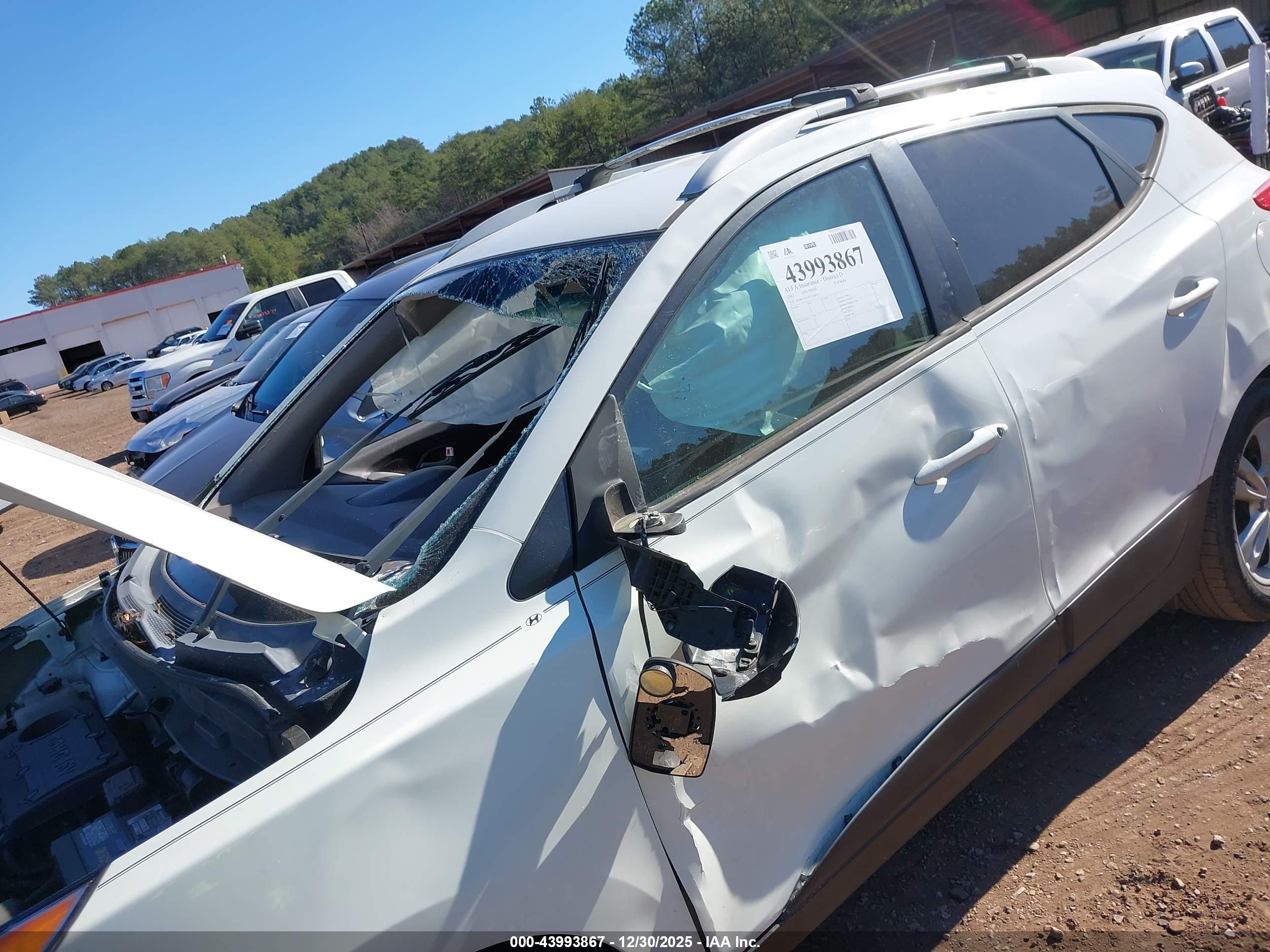 HYUNDAI TUCSON image 6