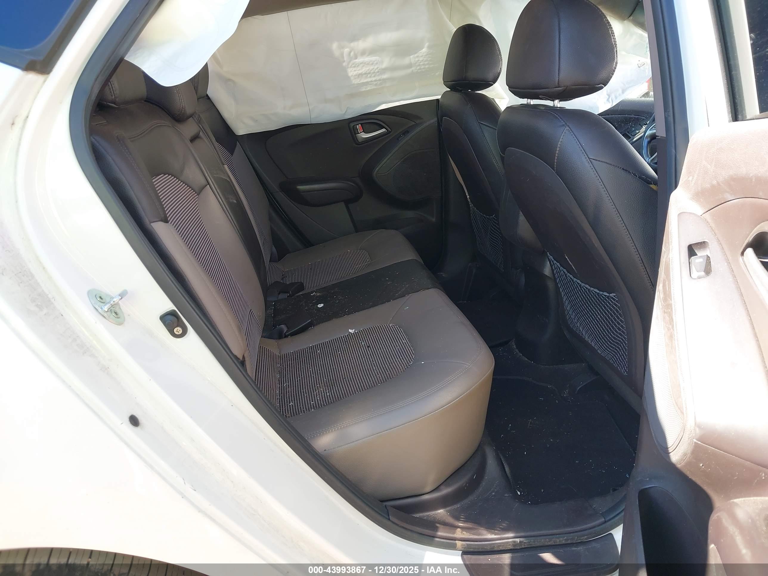 HYUNDAI TUCSON image 8