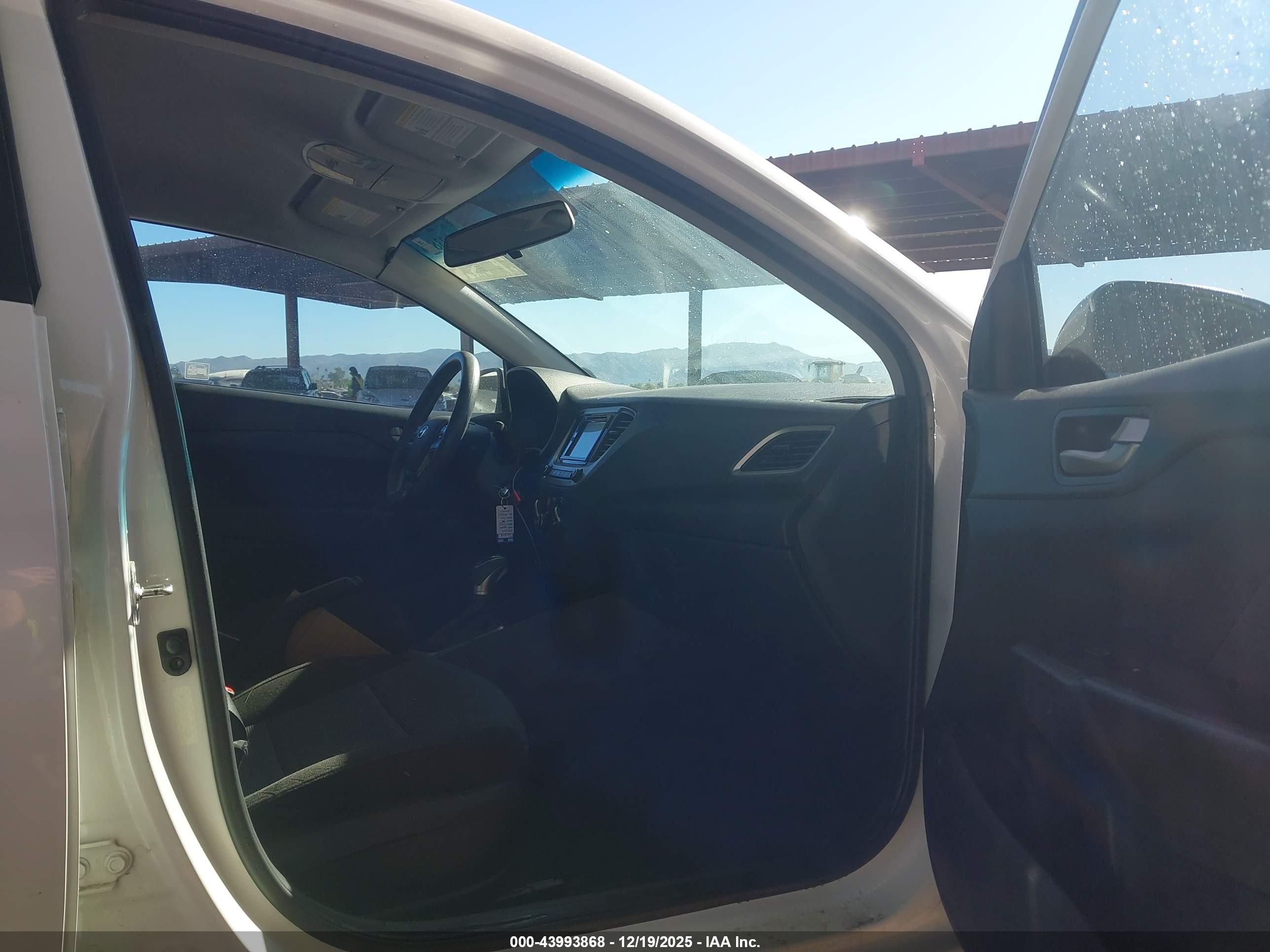 HYUNDAI ACCENT image 5