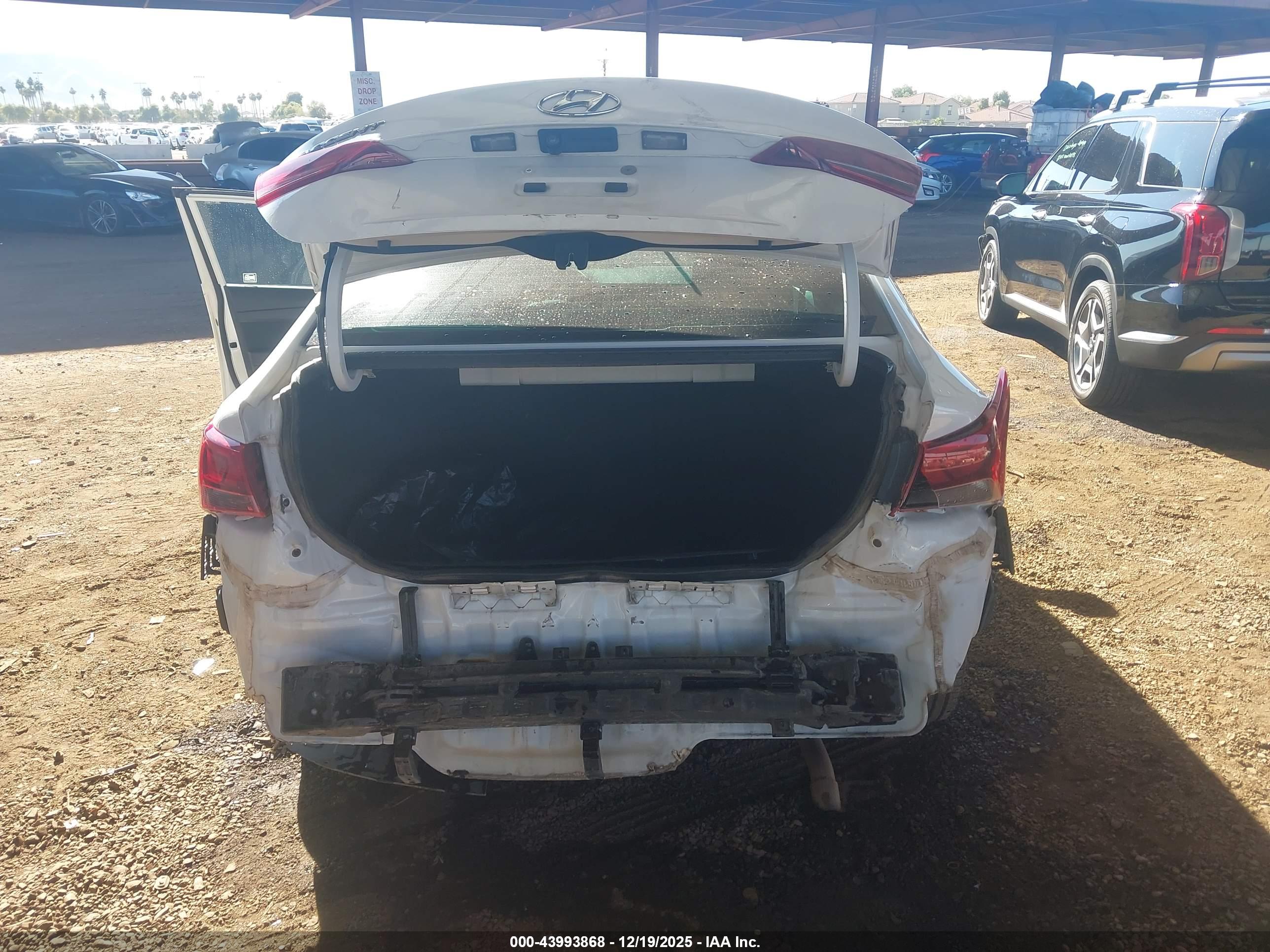 HYUNDAI ACCENT image 6
