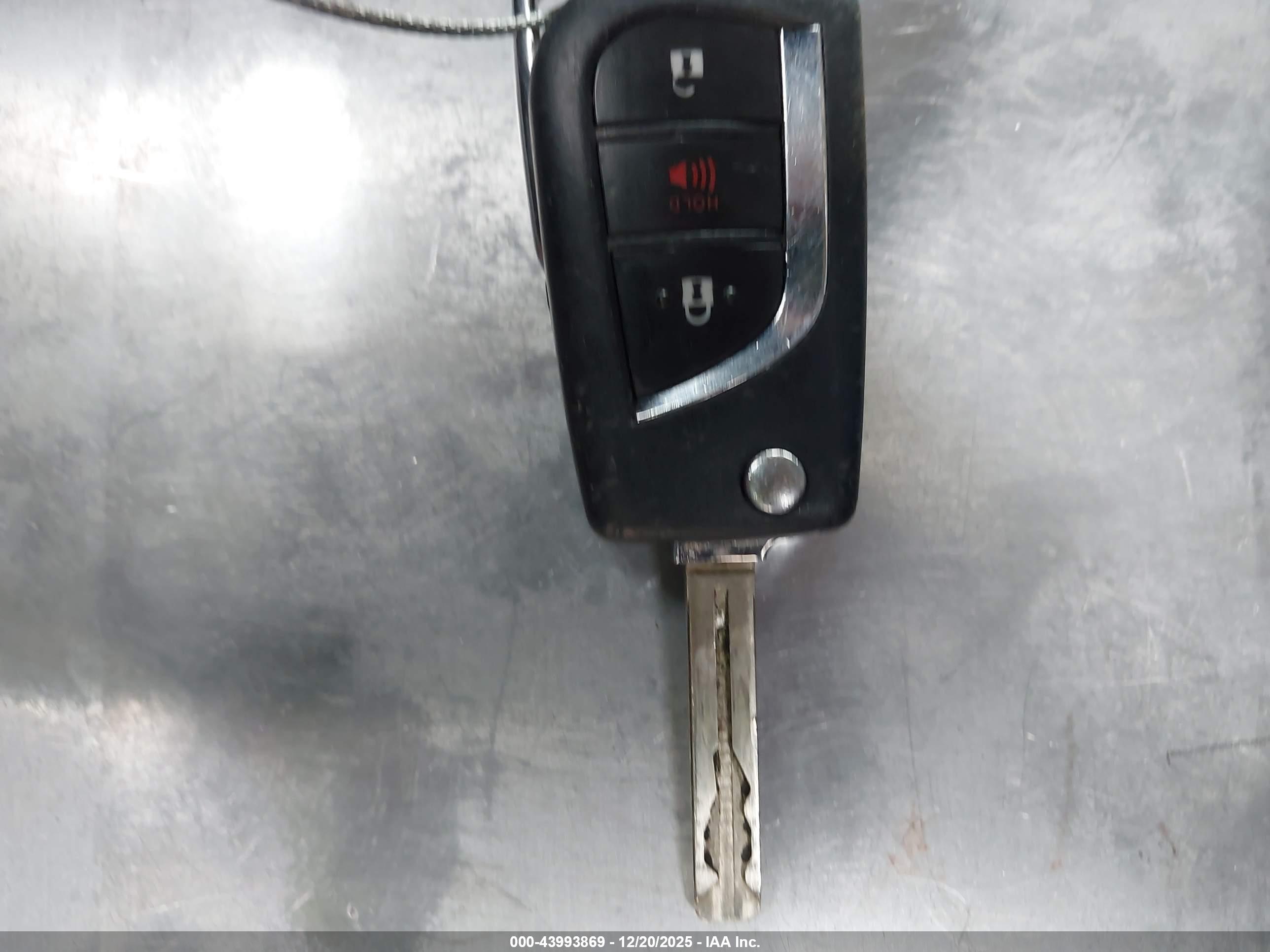 TOYOTA RAV4 image 11