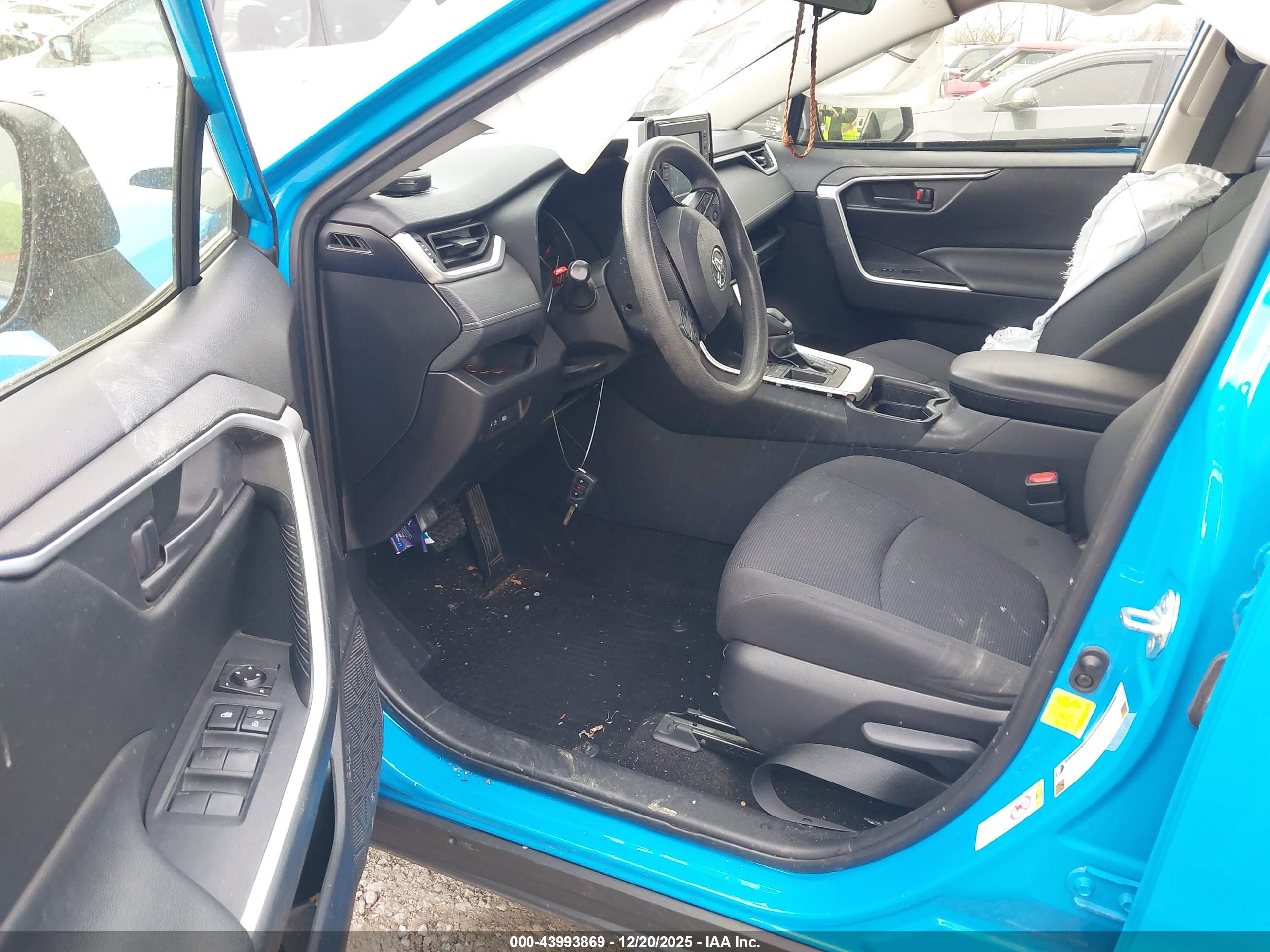 TOYOTA RAV4 image 5