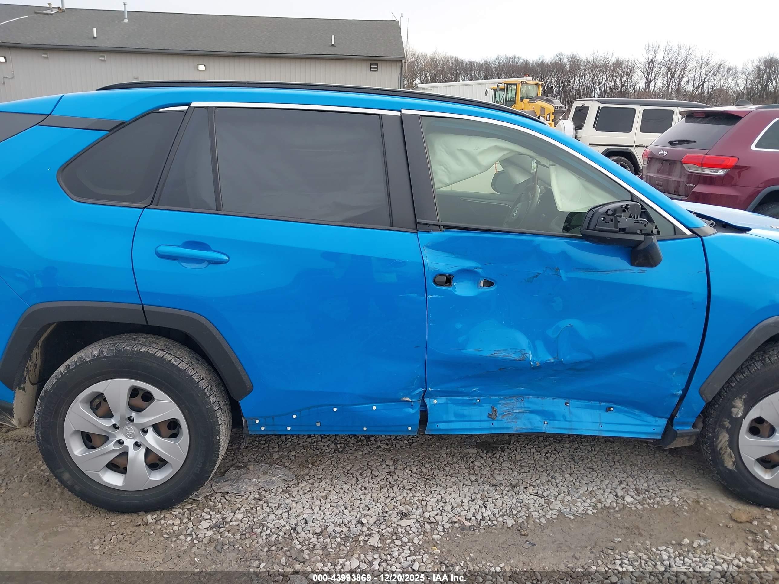 TOYOTA RAV4 image 6