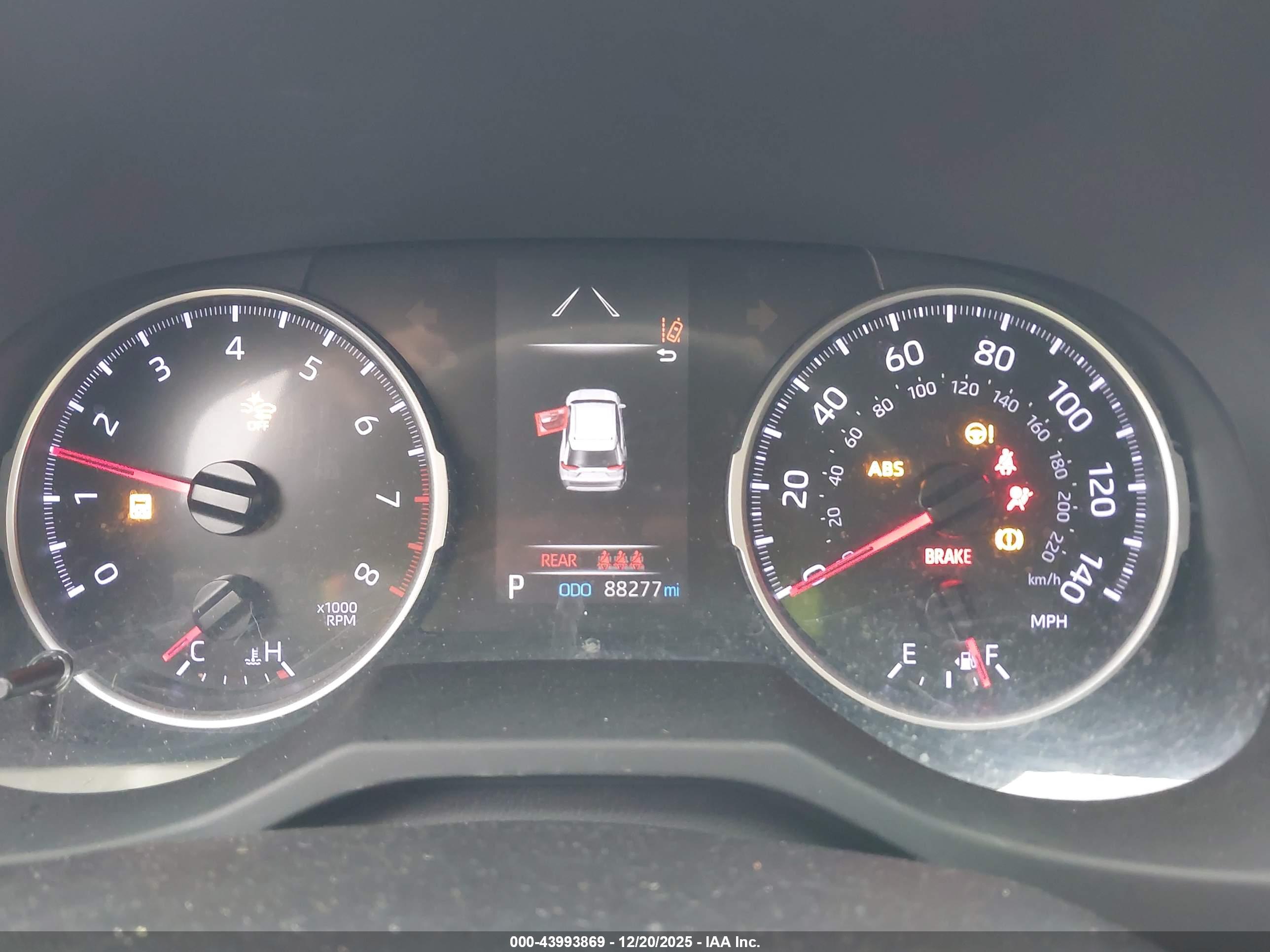 TOYOTA RAV4 image 7