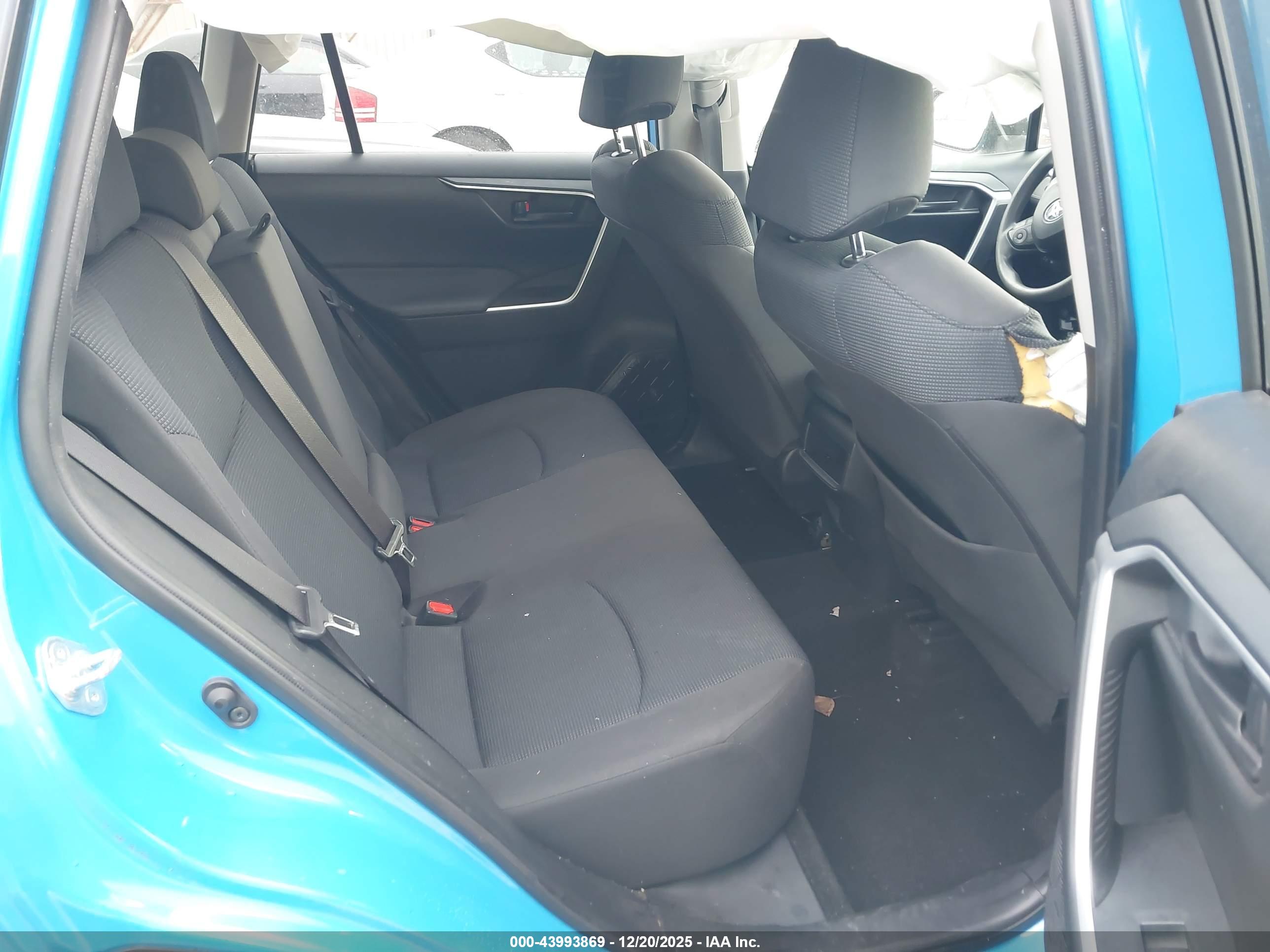 TOYOTA RAV4 image 8
