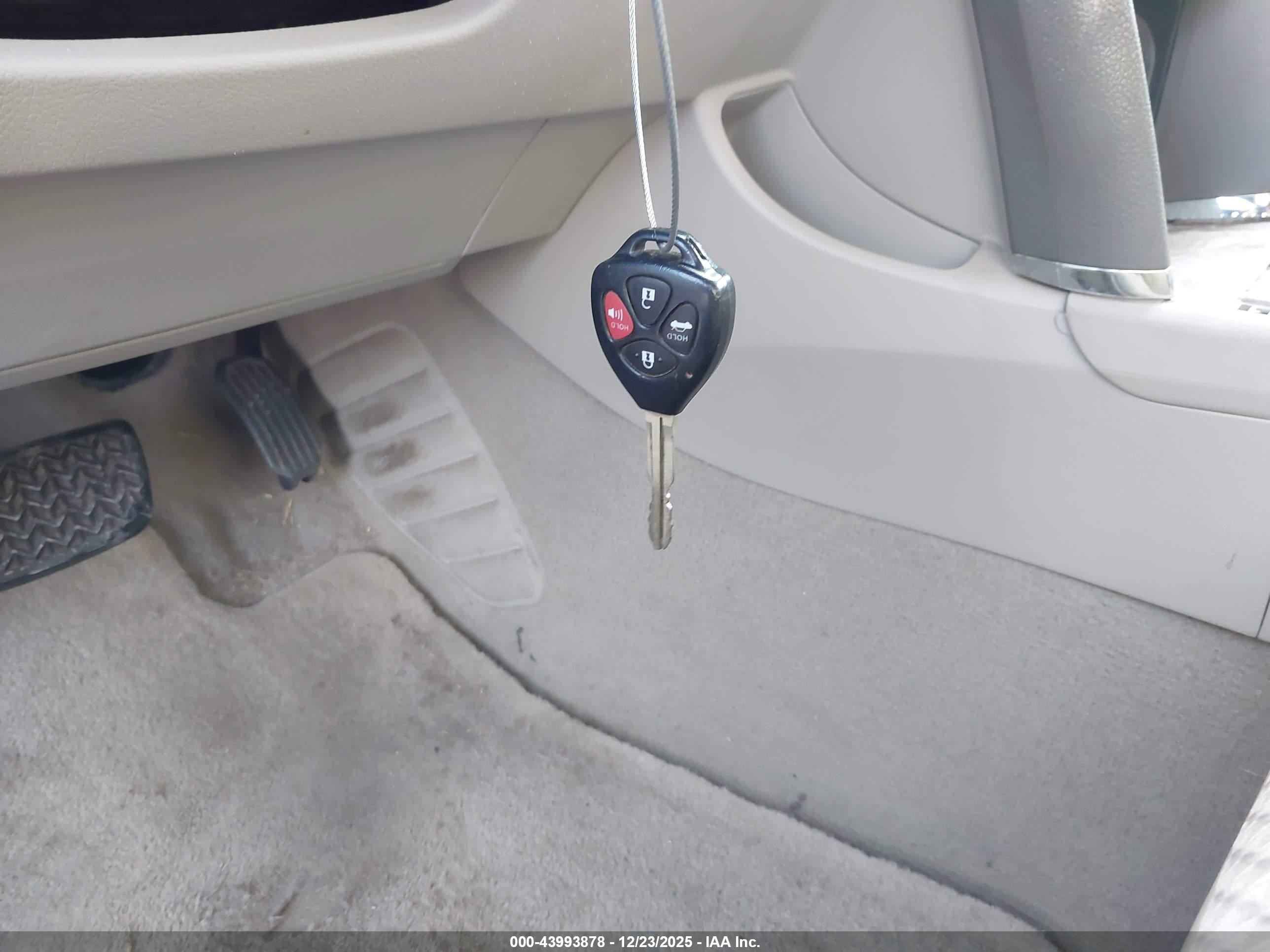 TOYOTA CAMRY image 11