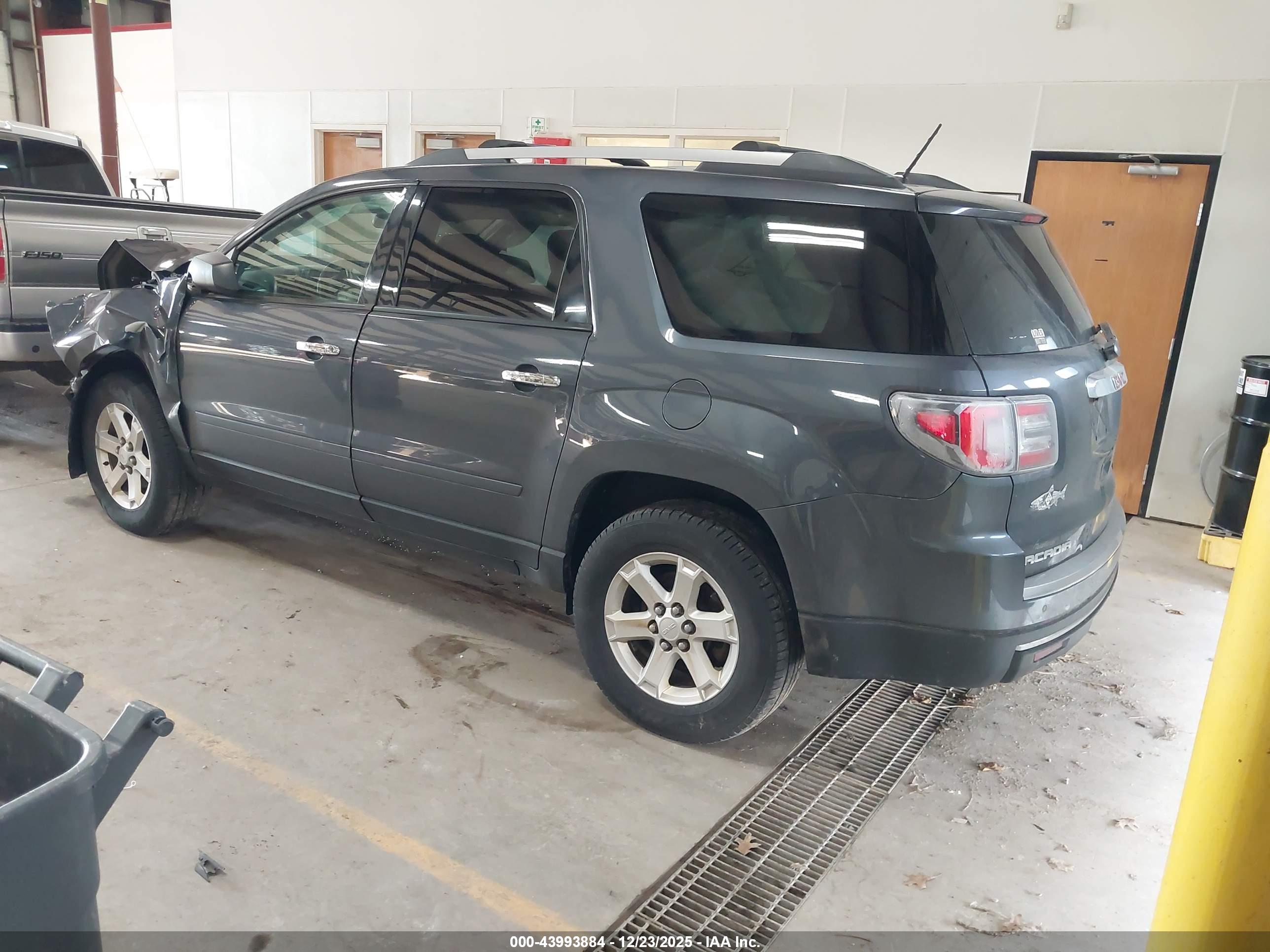 GMC ACADIA image 3