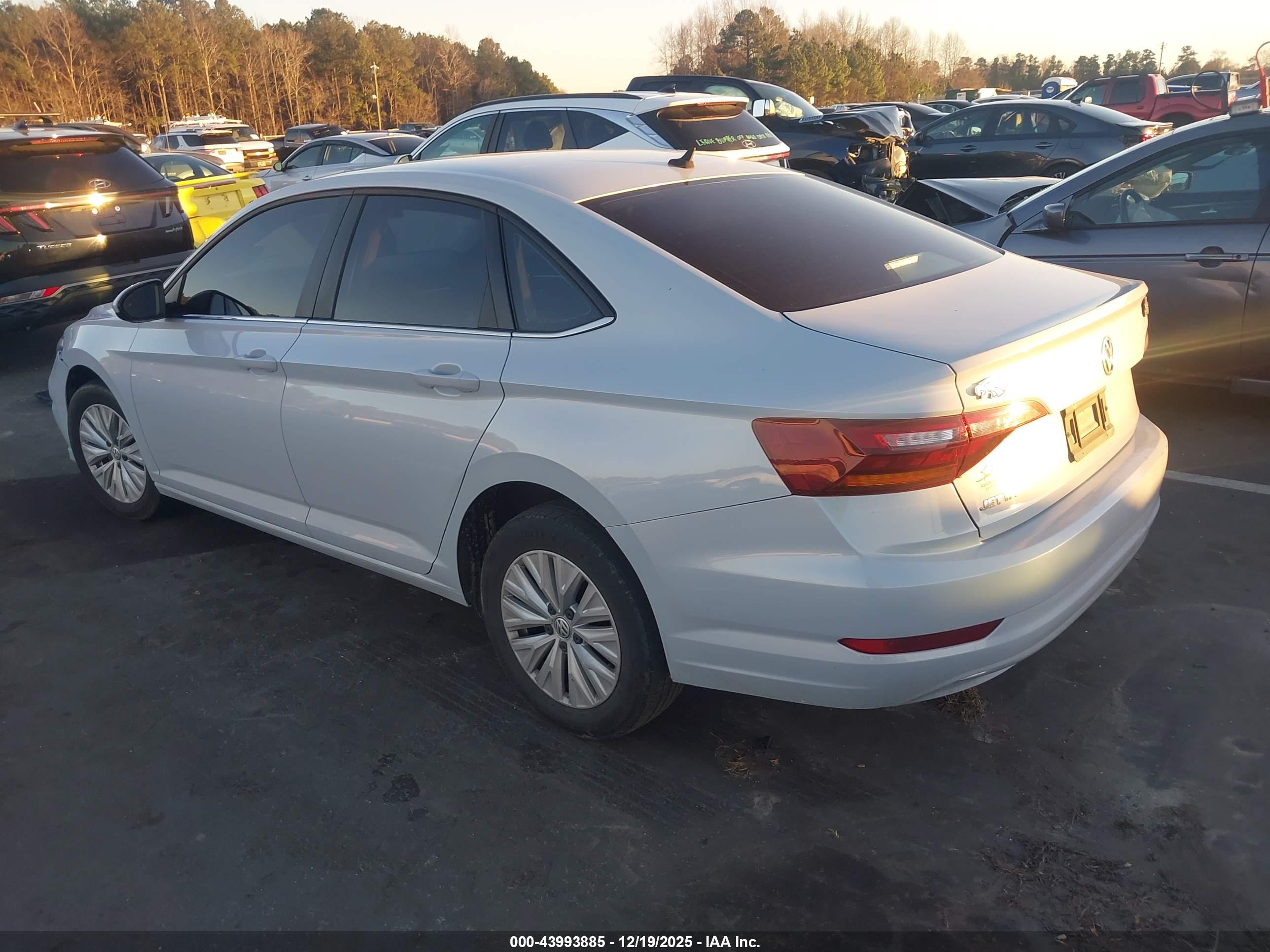 VOLKSWAGEN JETTA image 3
