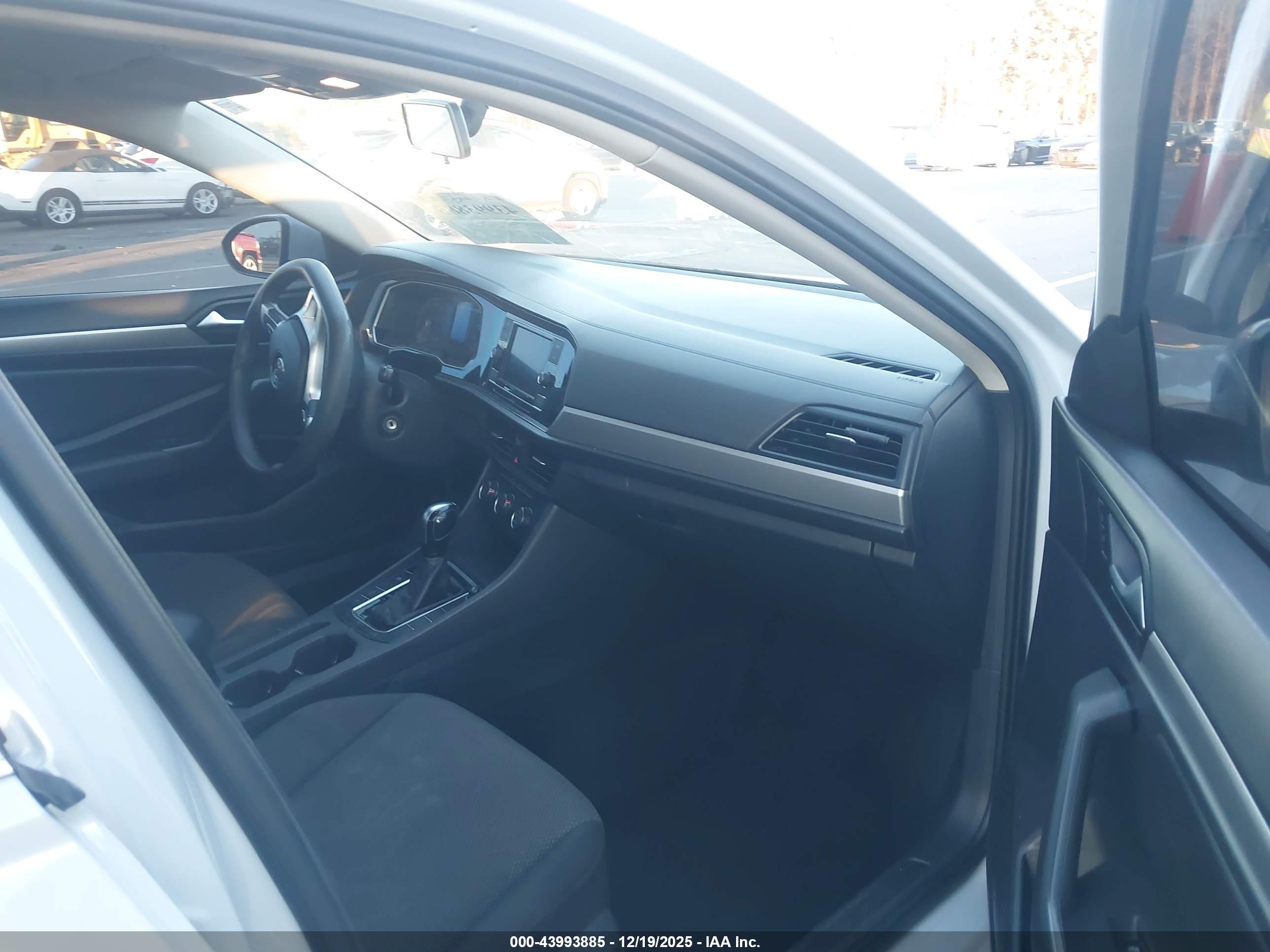 VOLKSWAGEN JETTA image 5