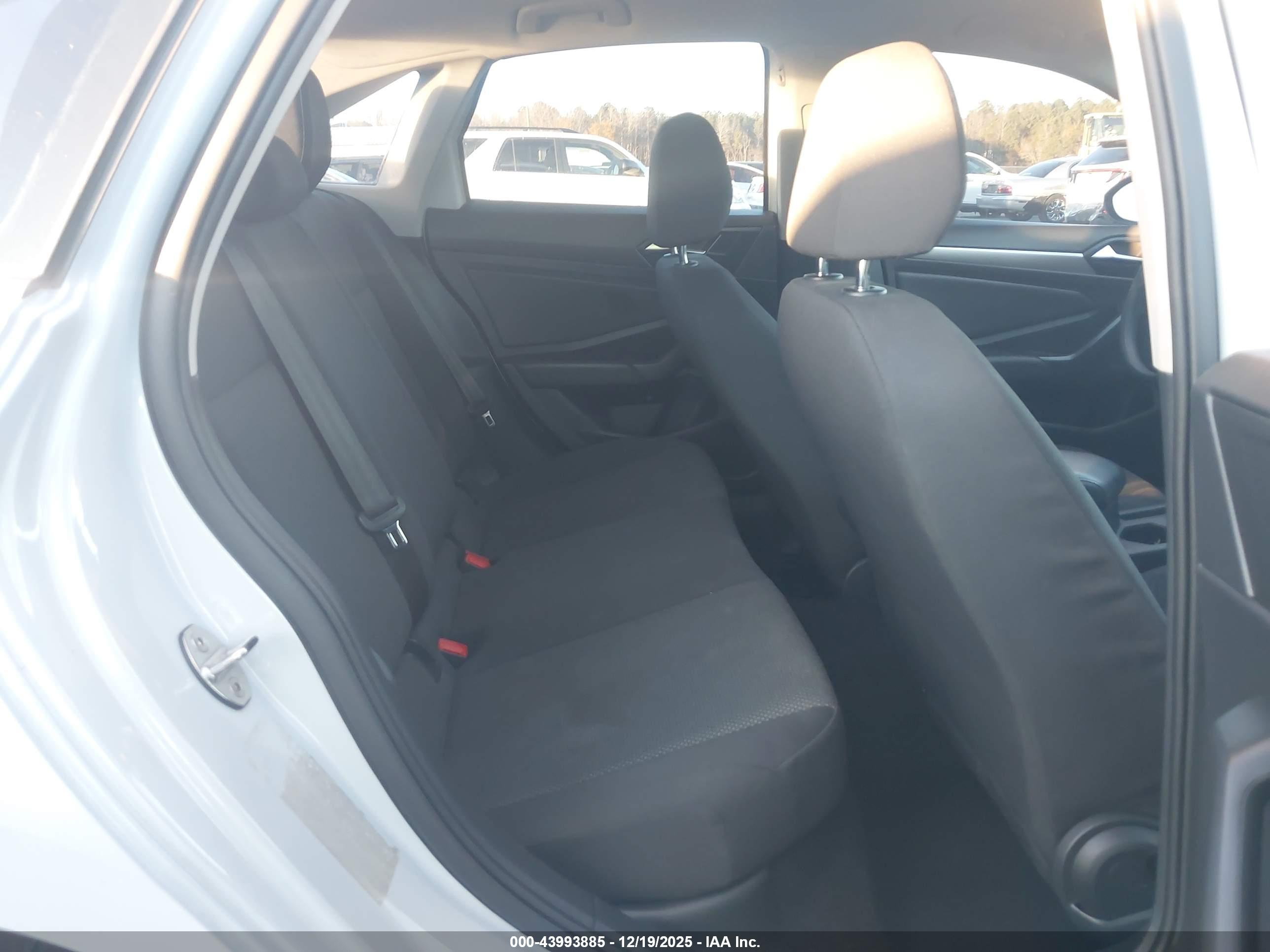 VOLKSWAGEN JETTA image 8