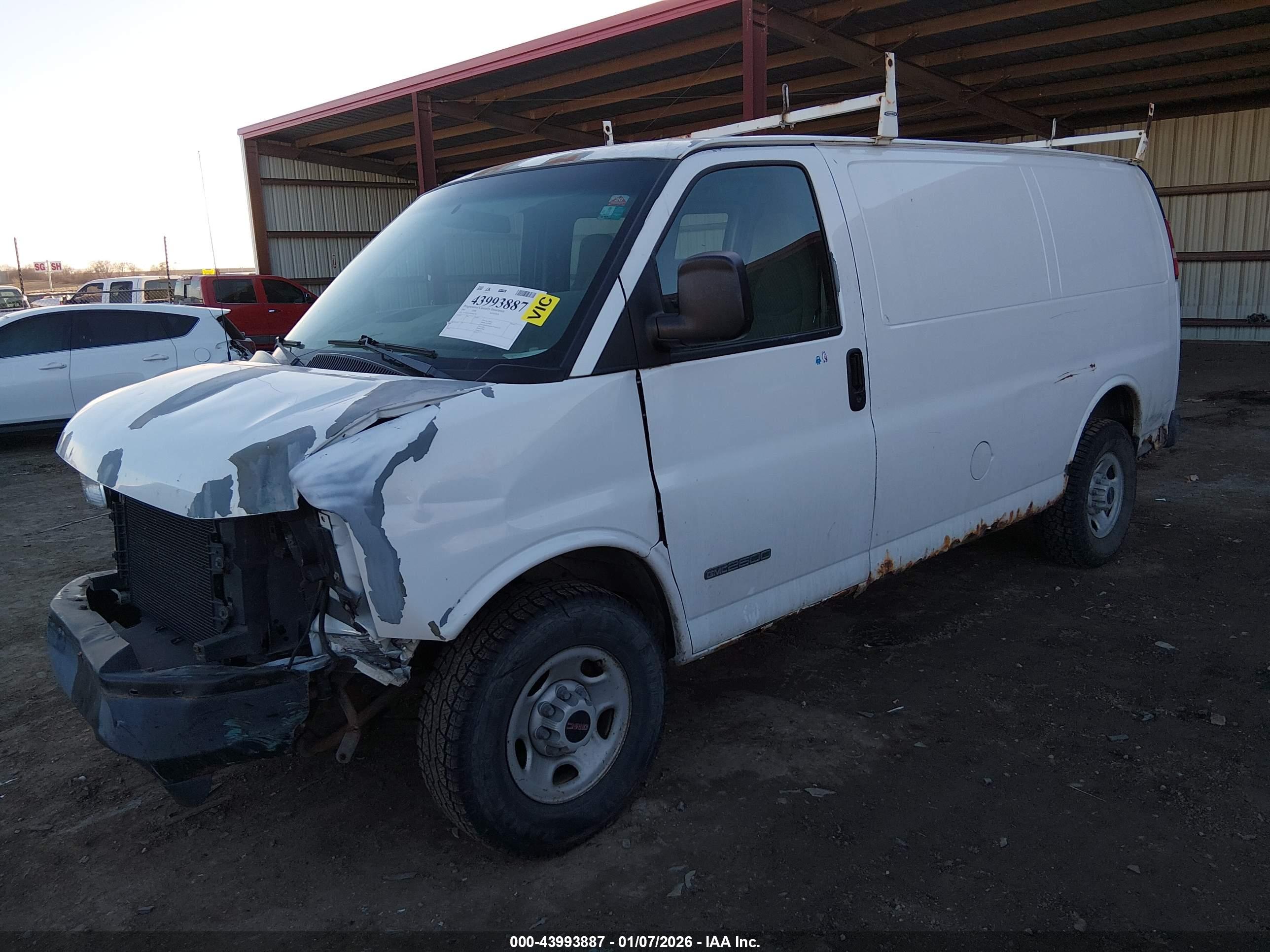GMC SAVANA image 2