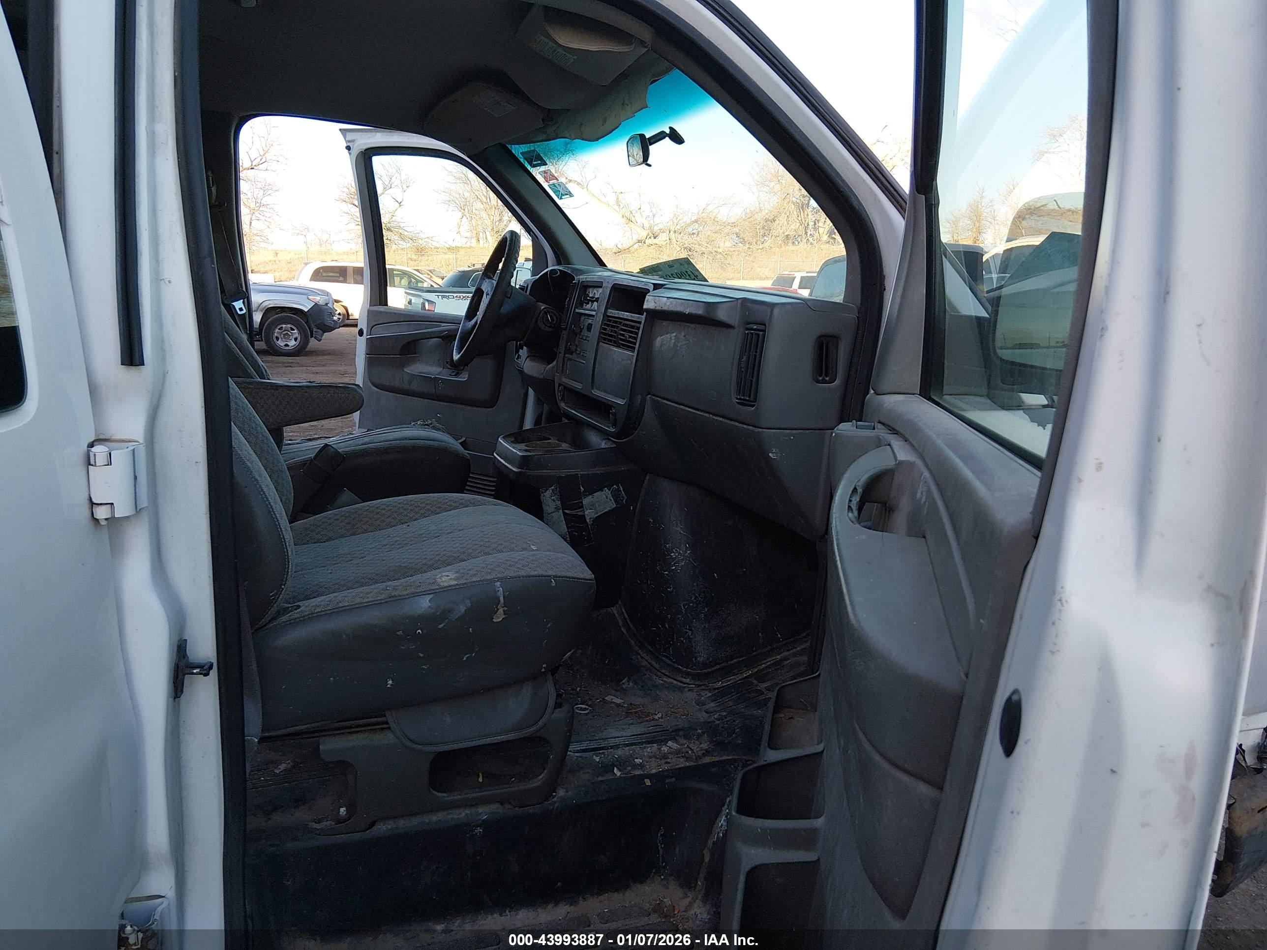 GMC SAVANA image 5