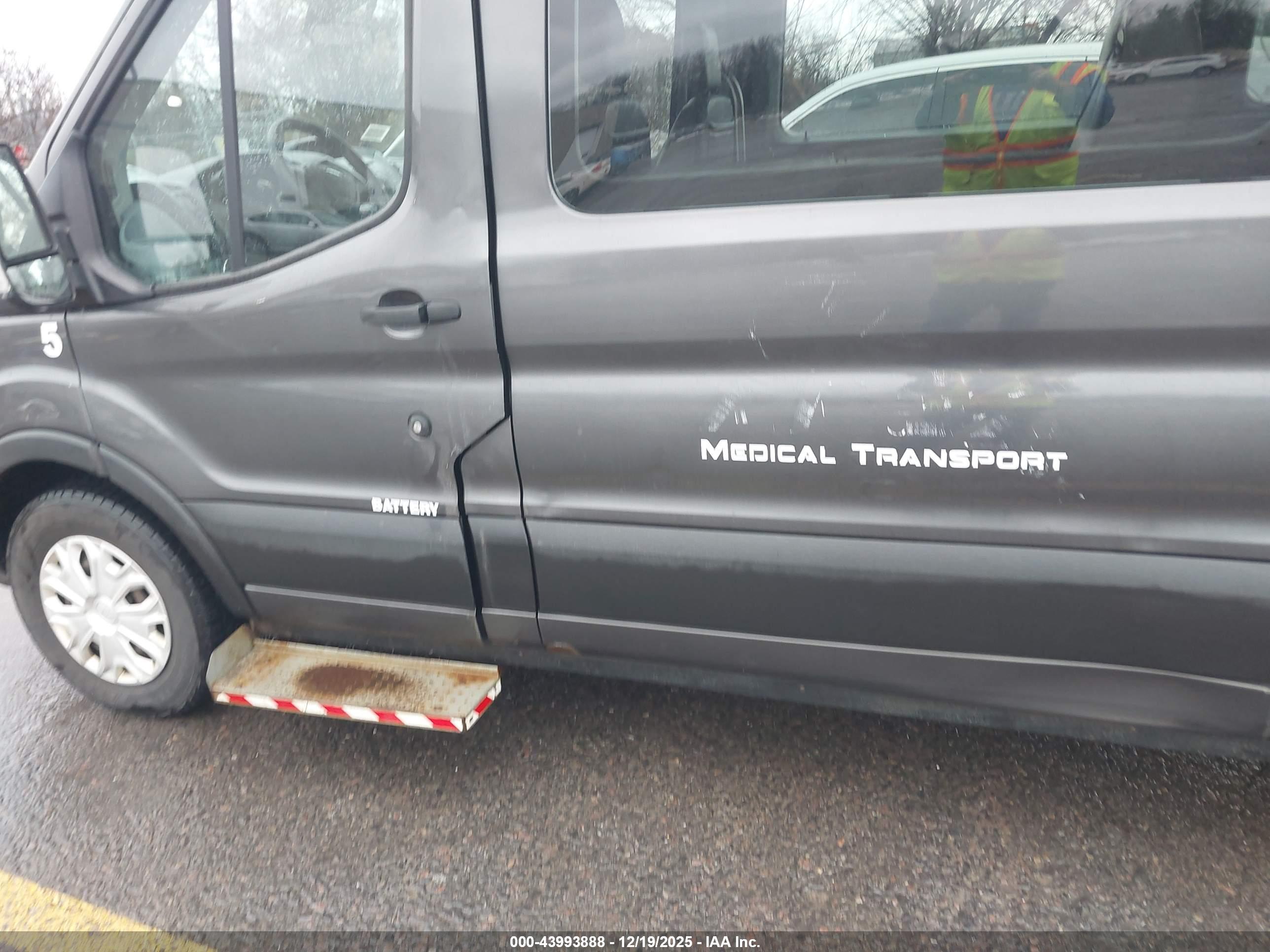 FORD TRANSIT-350 image 6