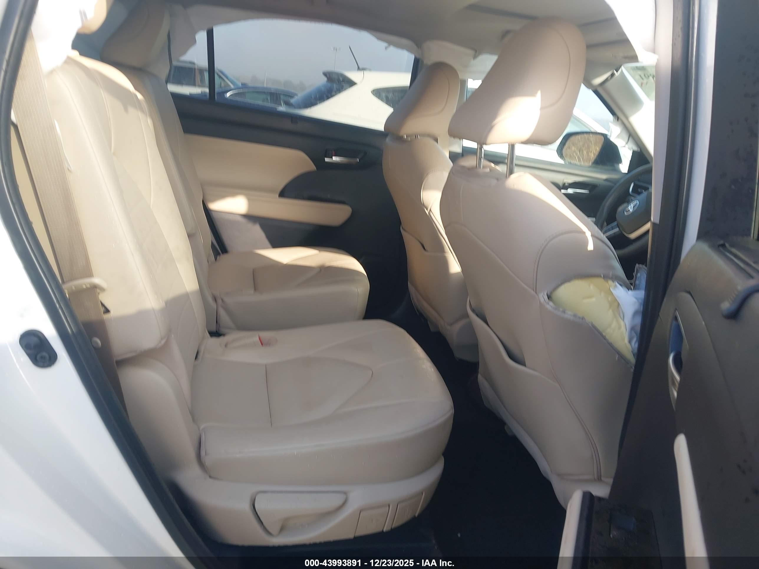 TOYOTA HIGHLANDER image 8