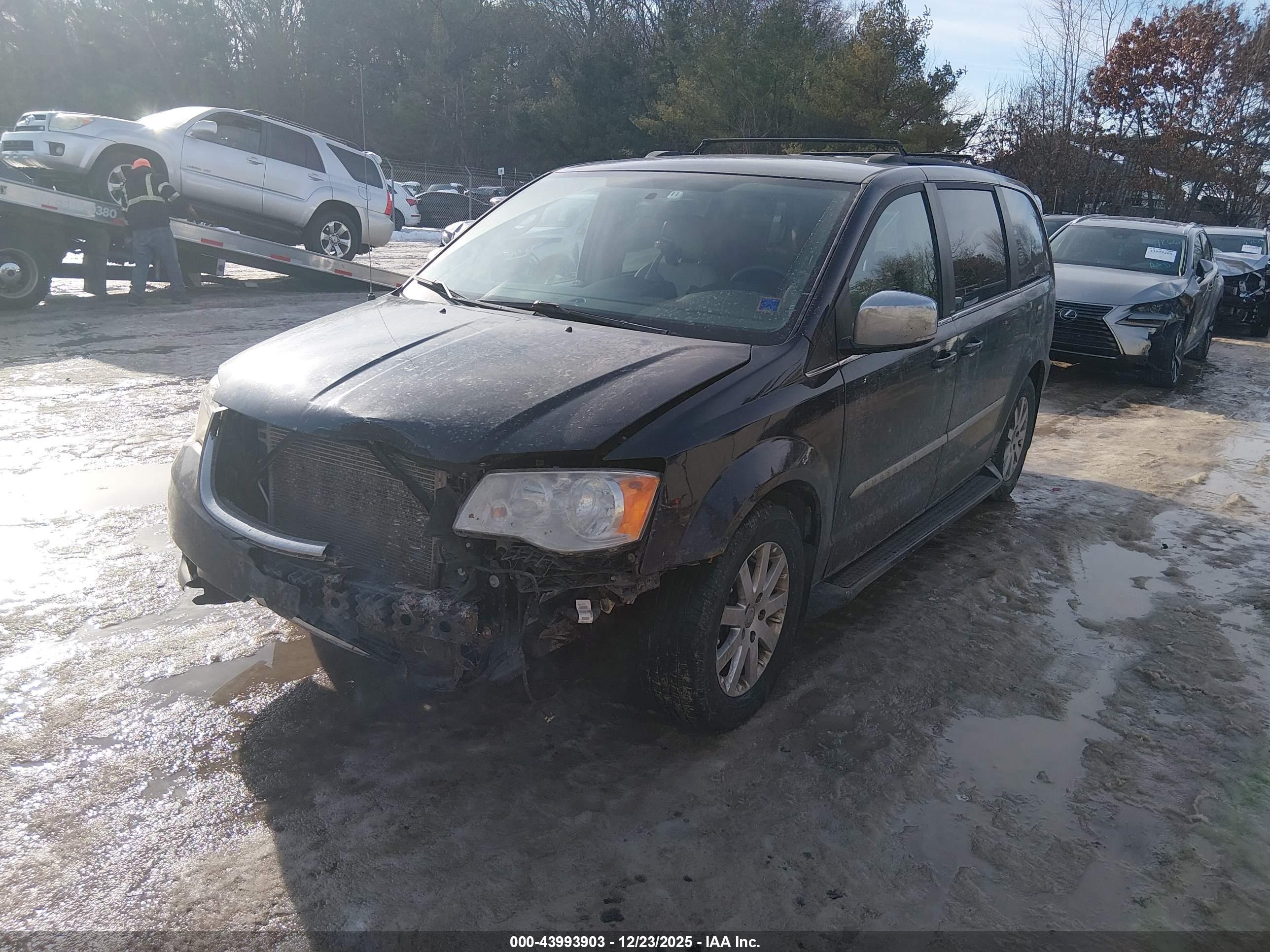CHRYSLER TOWN image 2