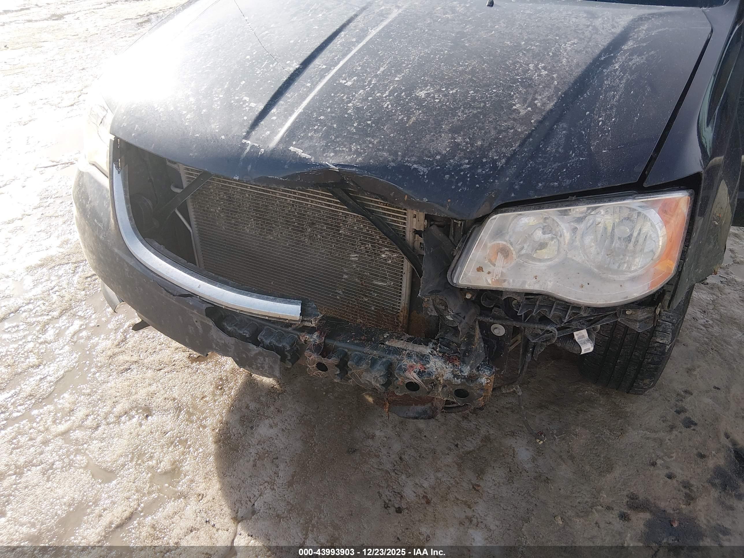 CHRYSLER TOWN image 6