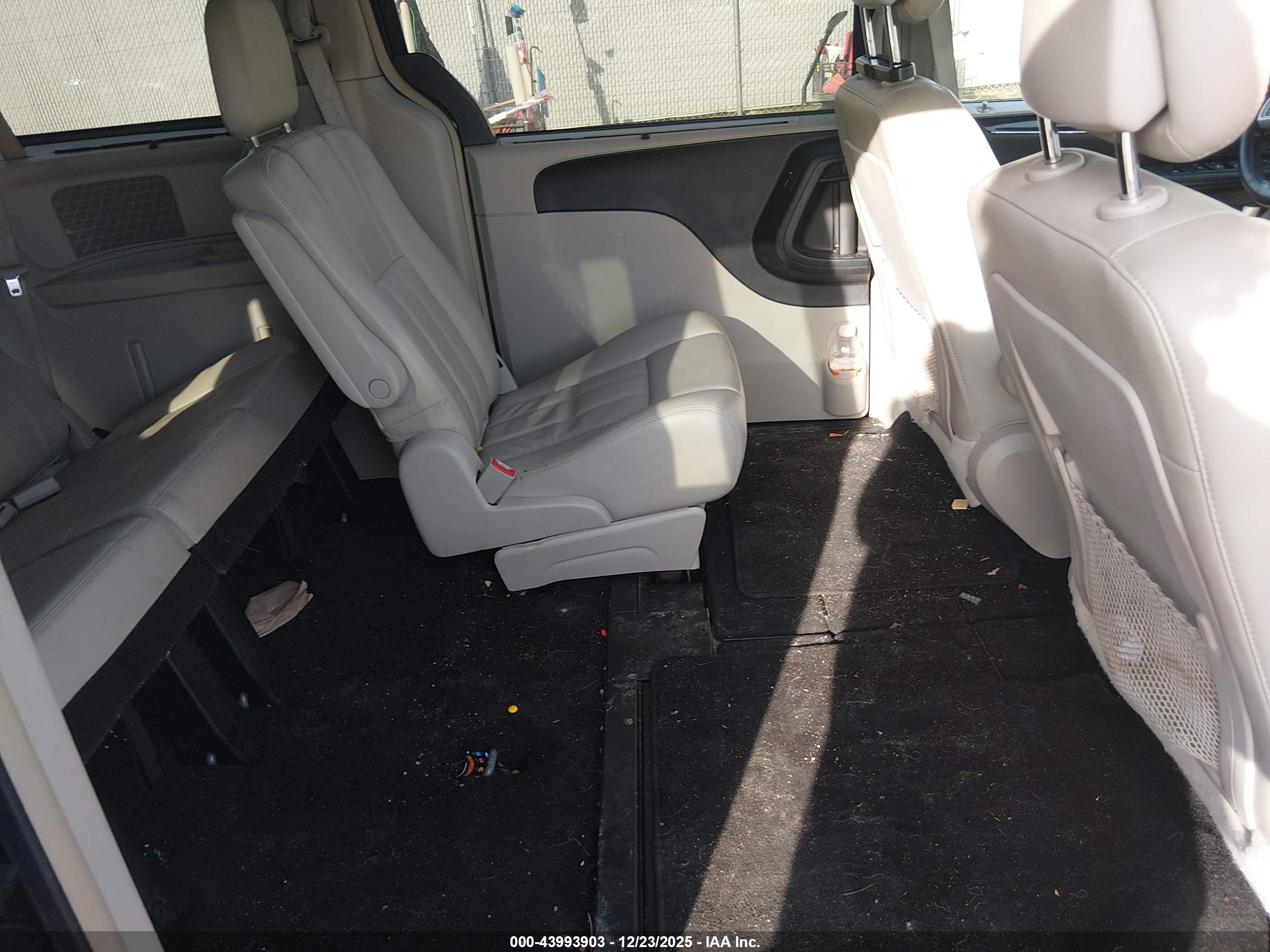 CHRYSLER TOWN image 8
