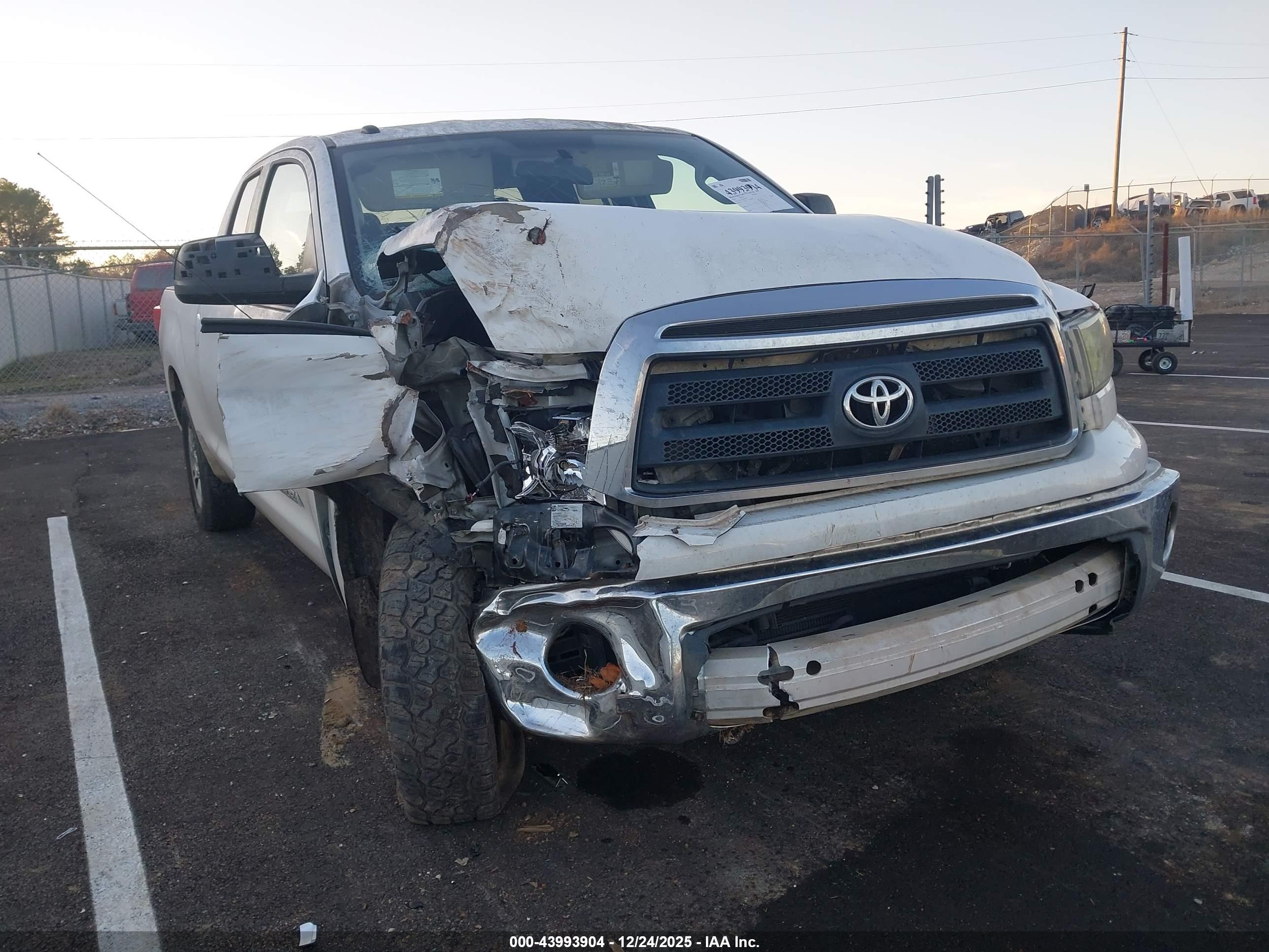 TOYOTA TUNDRA image 6