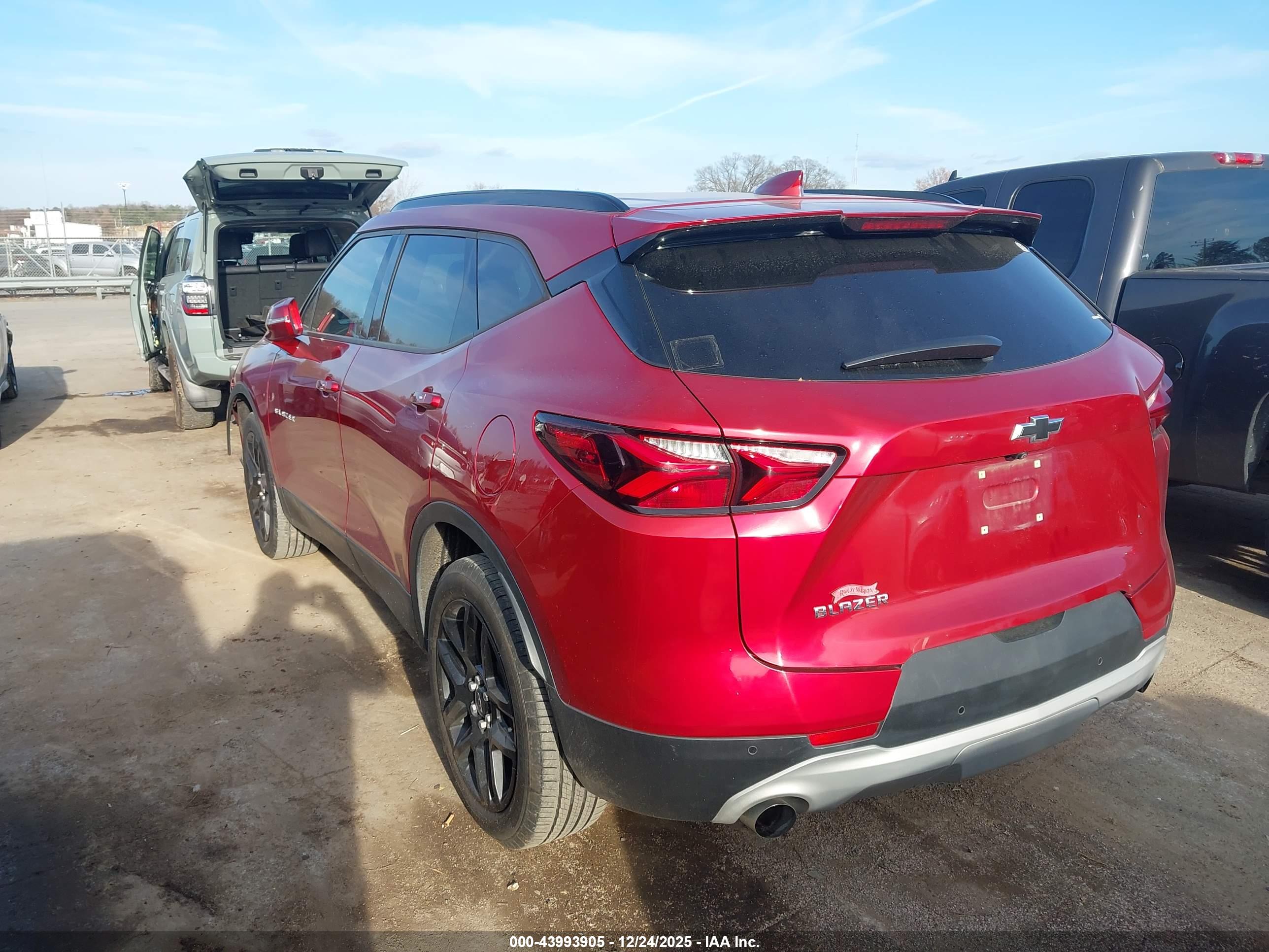 CHEVROLET BLAZER image 3