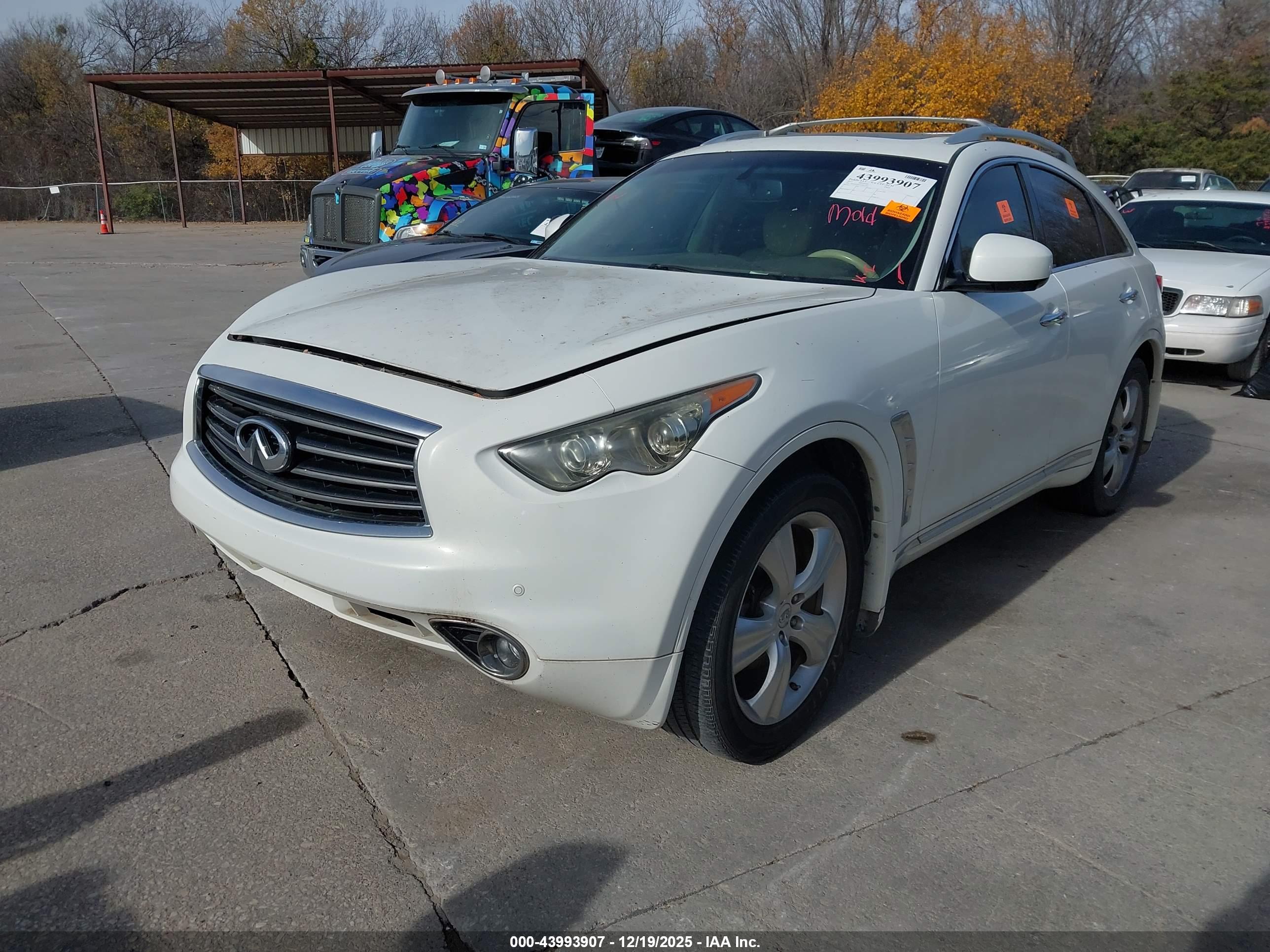 INFINITI FX35 image 2