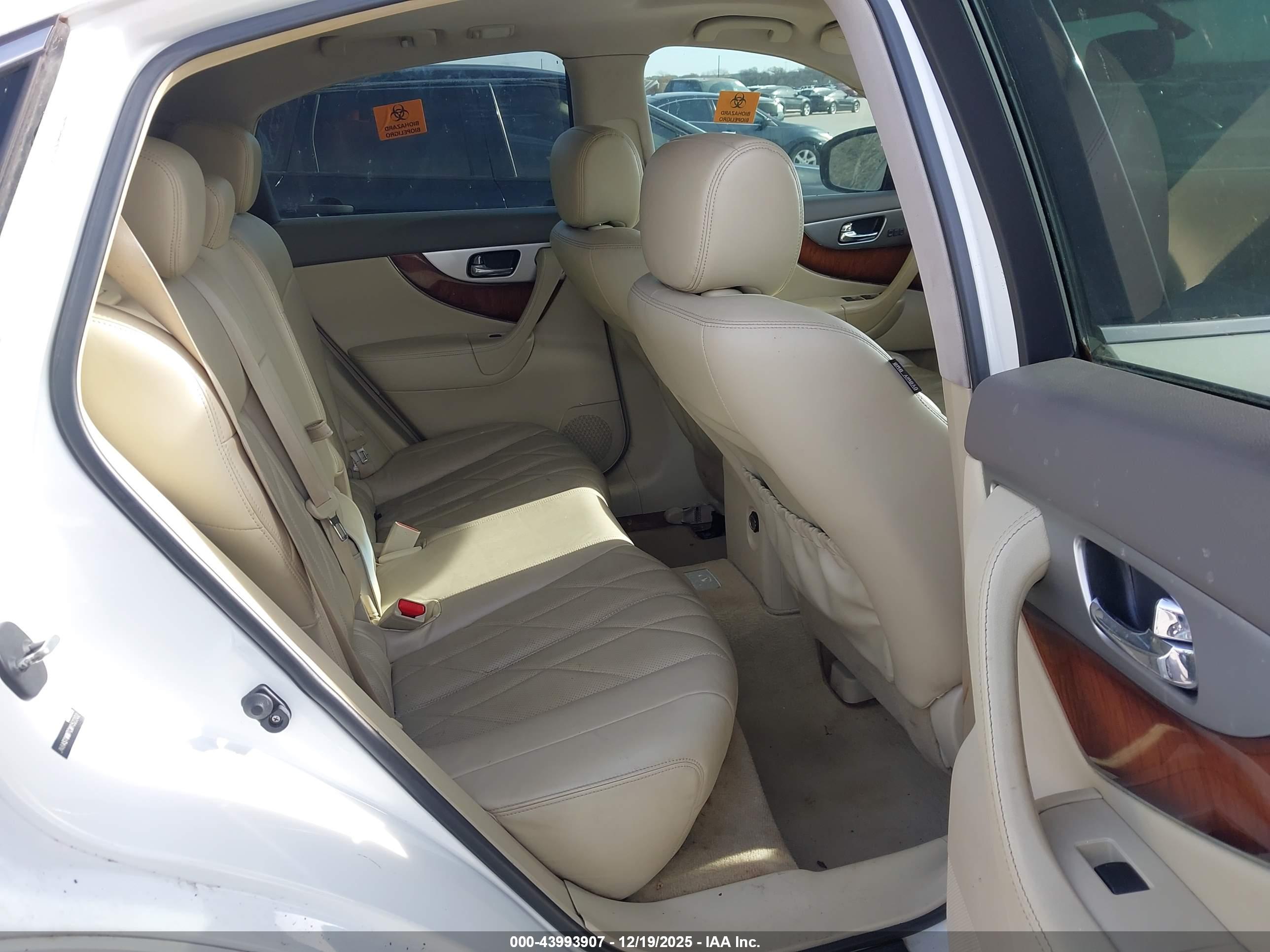 INFINITI FX35 image 8