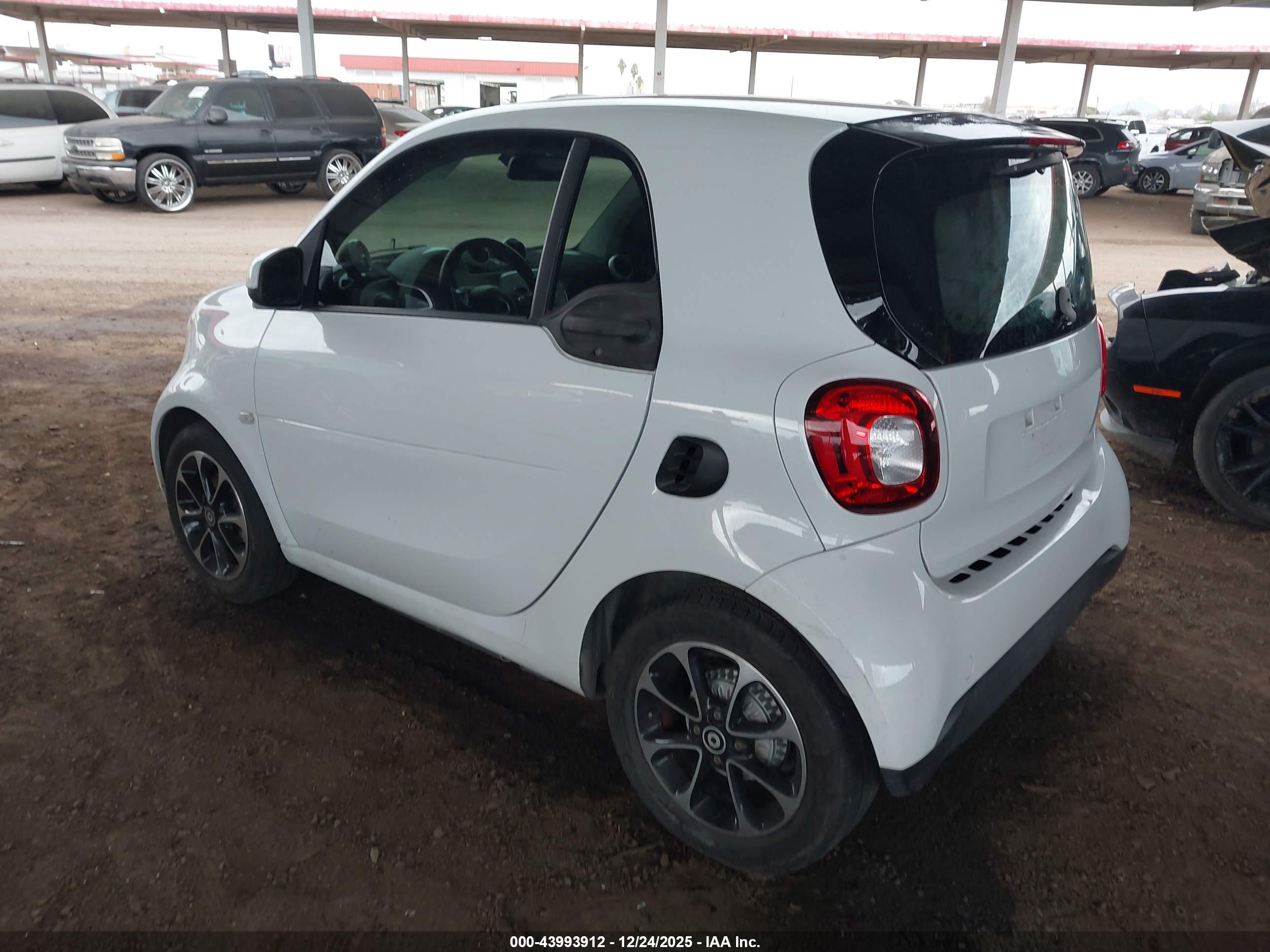 SMART FORTWO image 3
