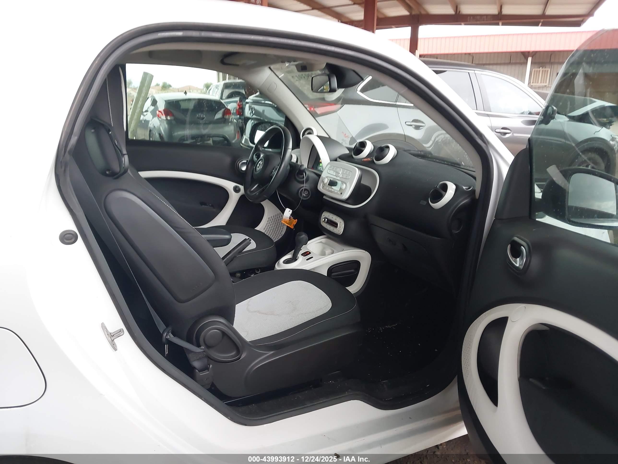 SMART FORTWO image 5