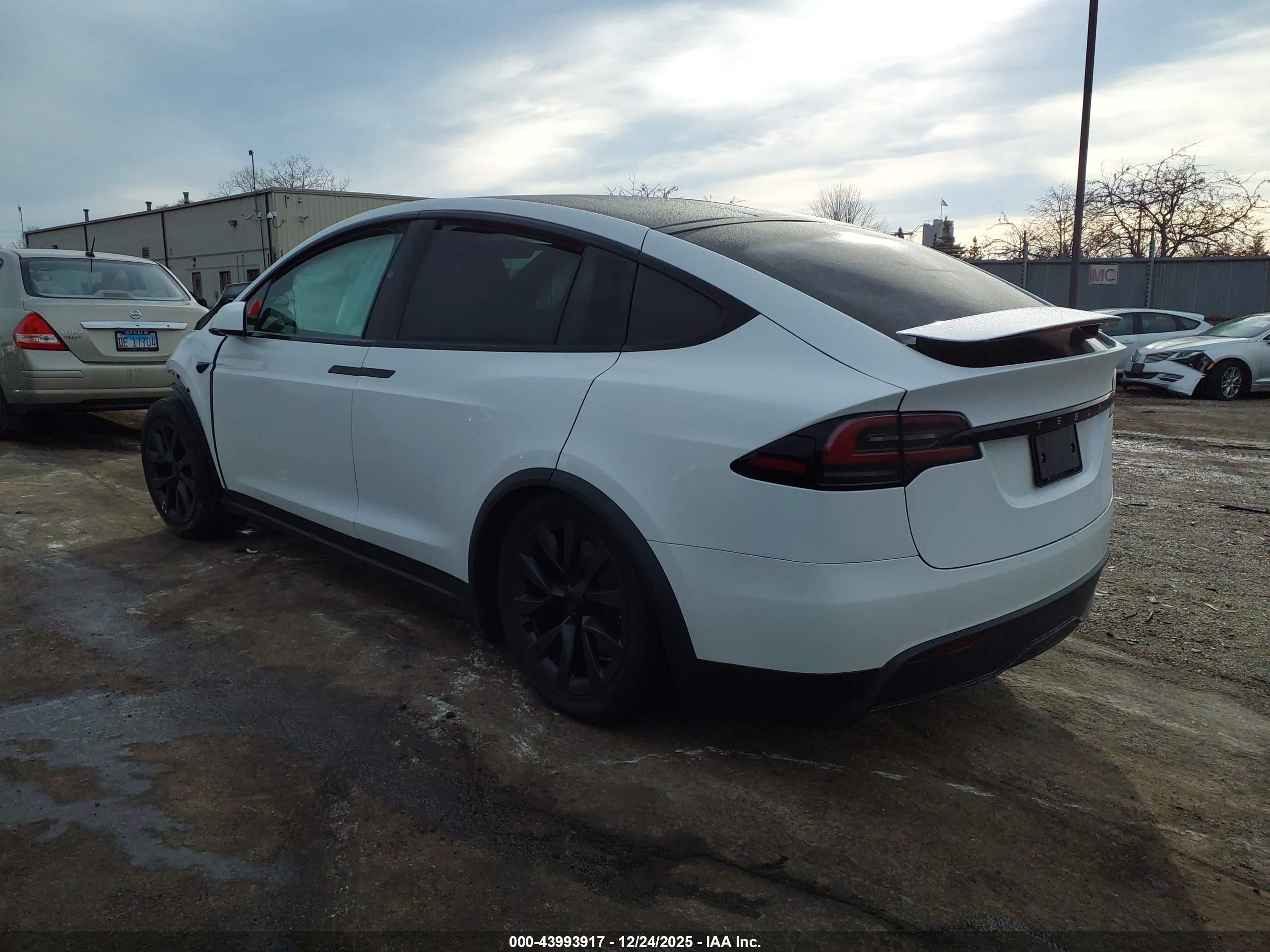 TESLA MODEL image 3
