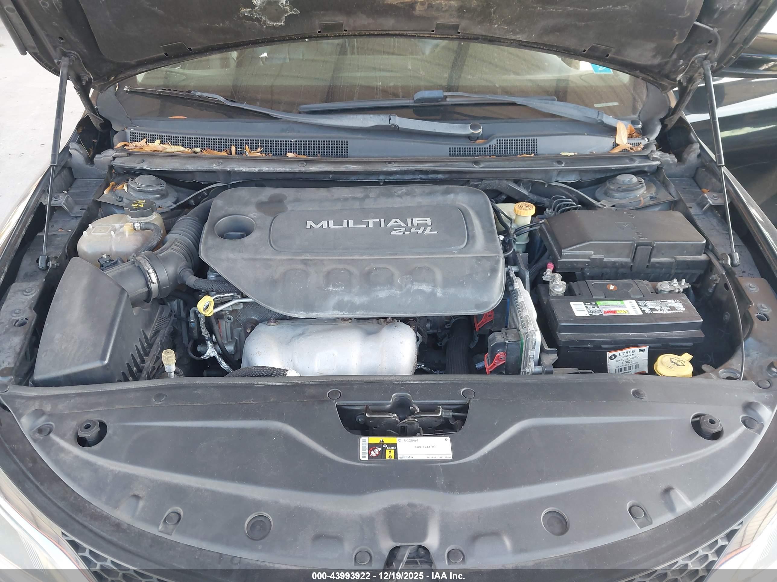 CHRYSLER 200 image 10