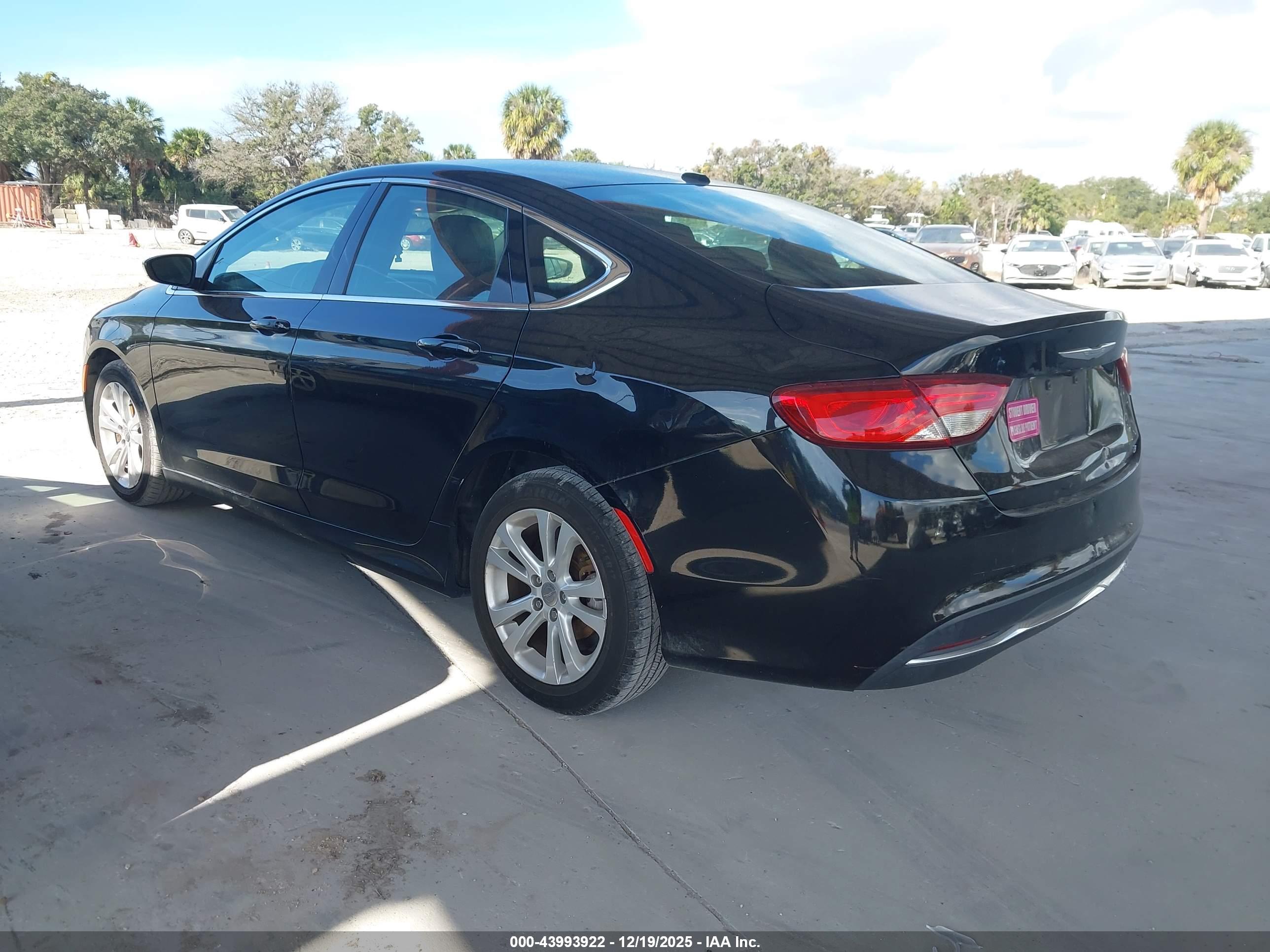 CHRYSLER 200 image 3