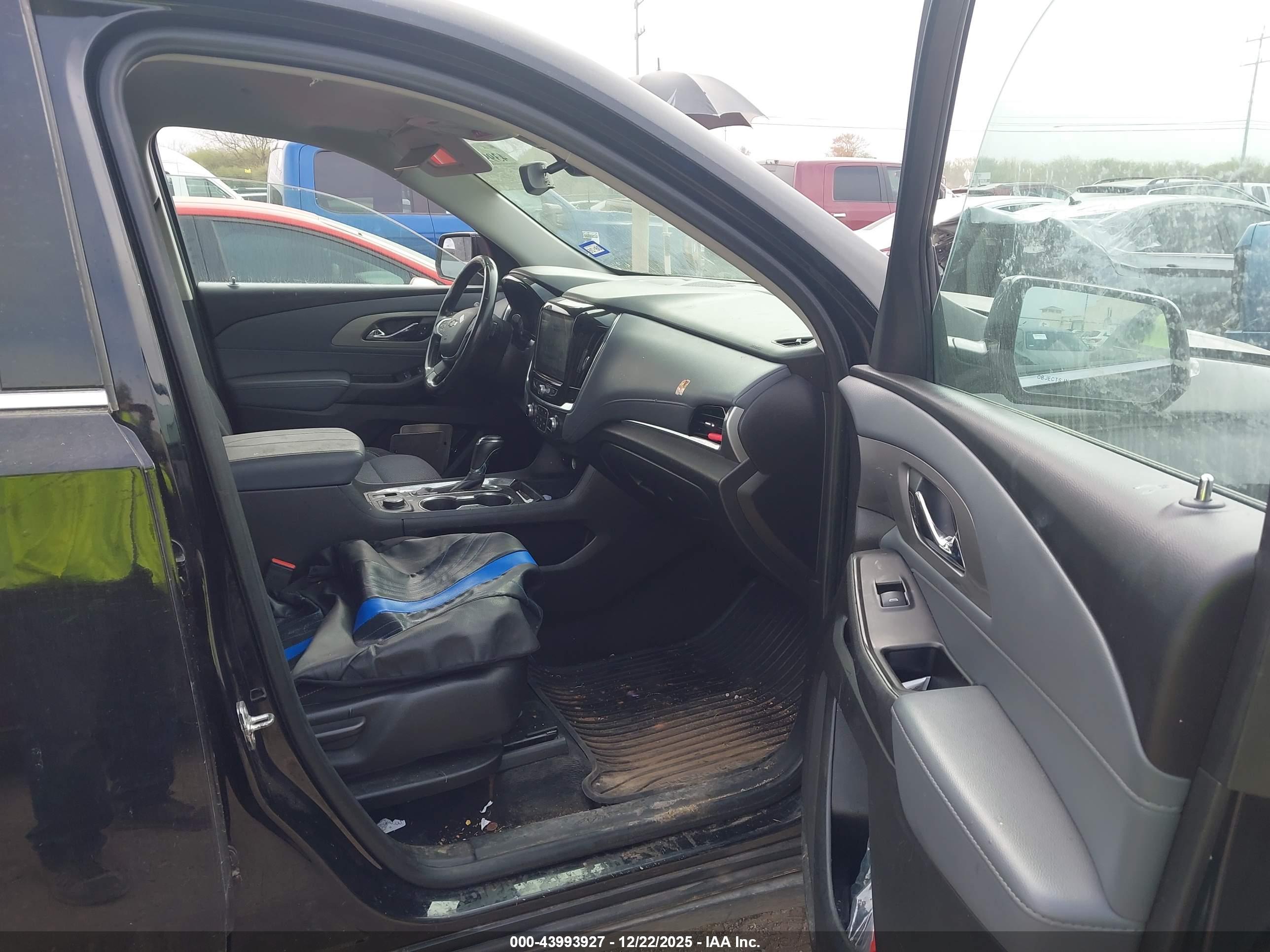 CHEVROLET TRAVERSE image 5