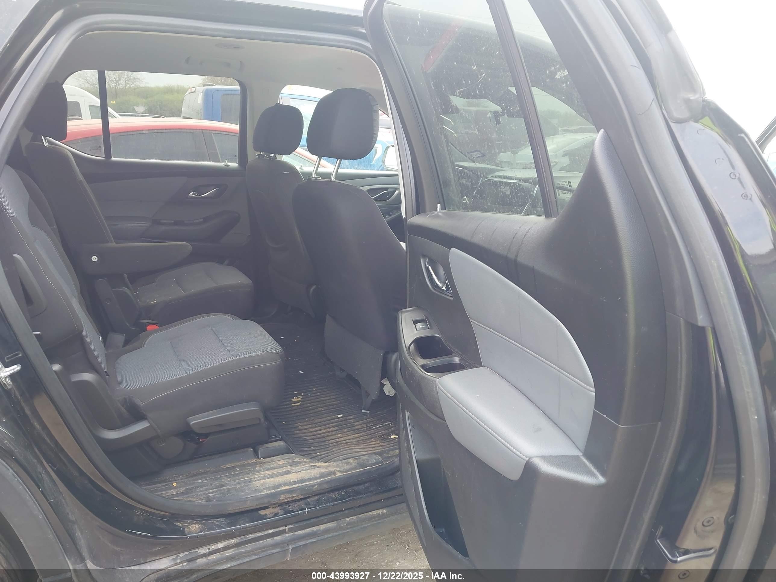 CHEVROLET TRAVERSE image 8