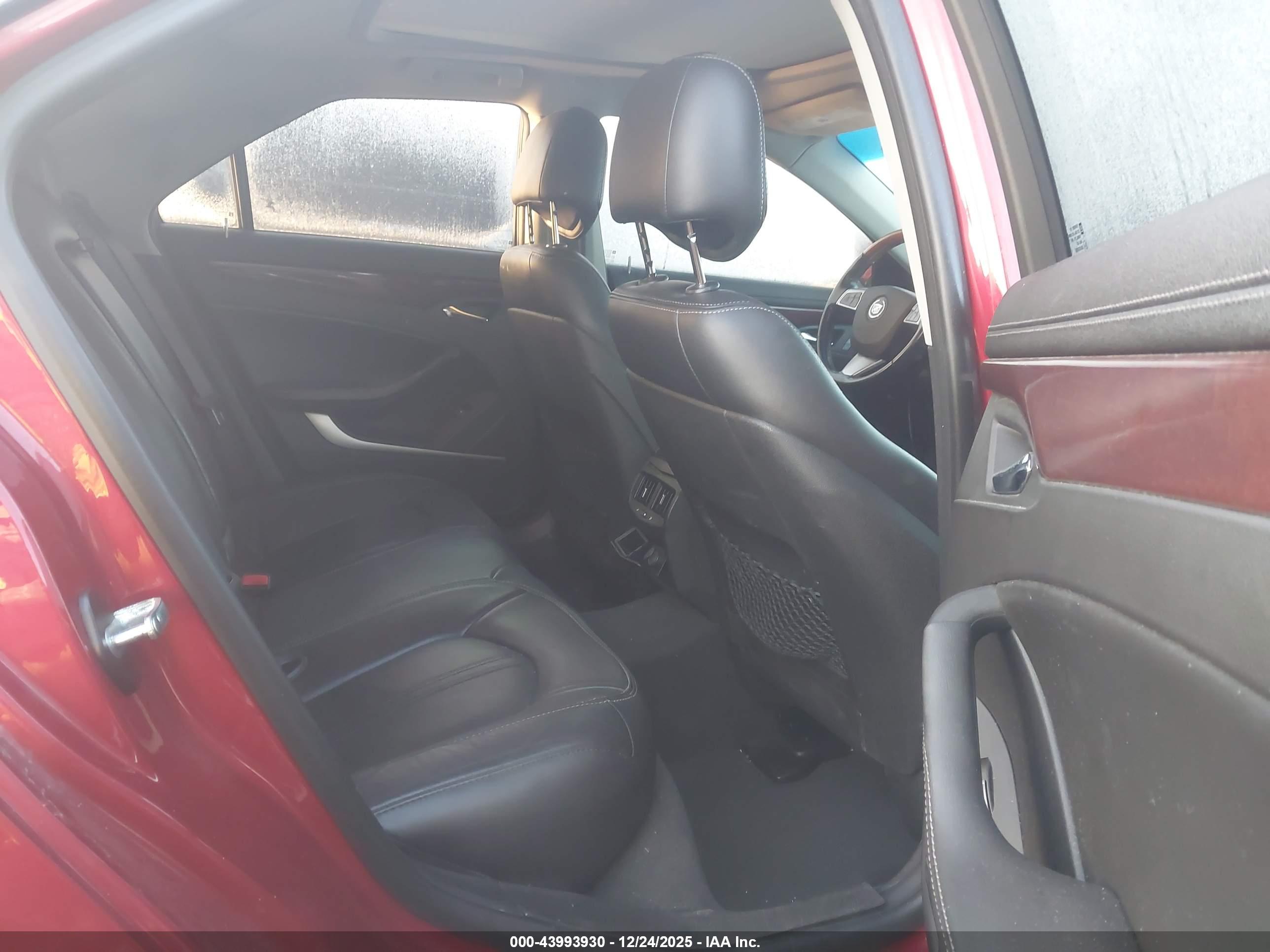 CADILLAC CTS image 8