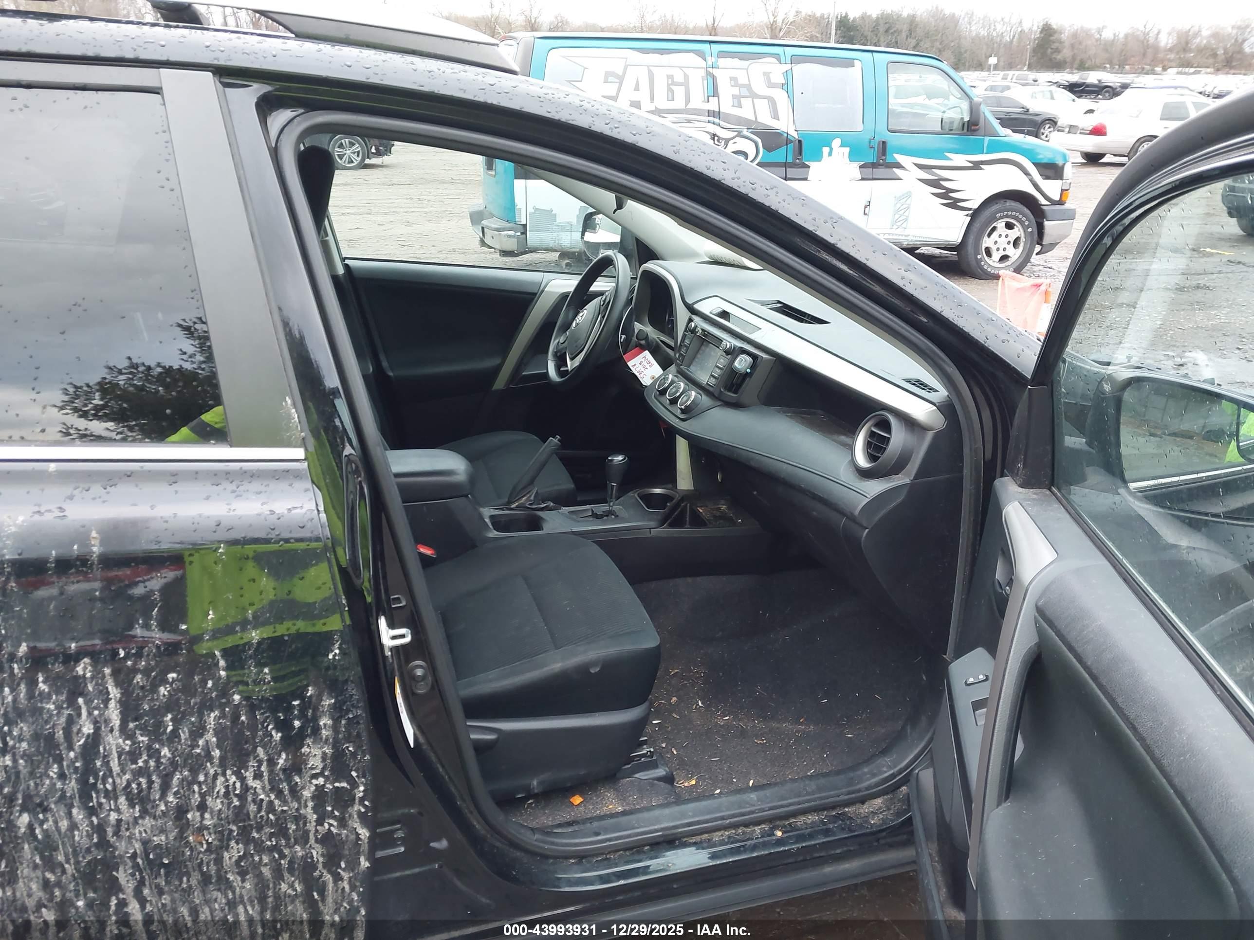 TOYOTA RAV4 image 5