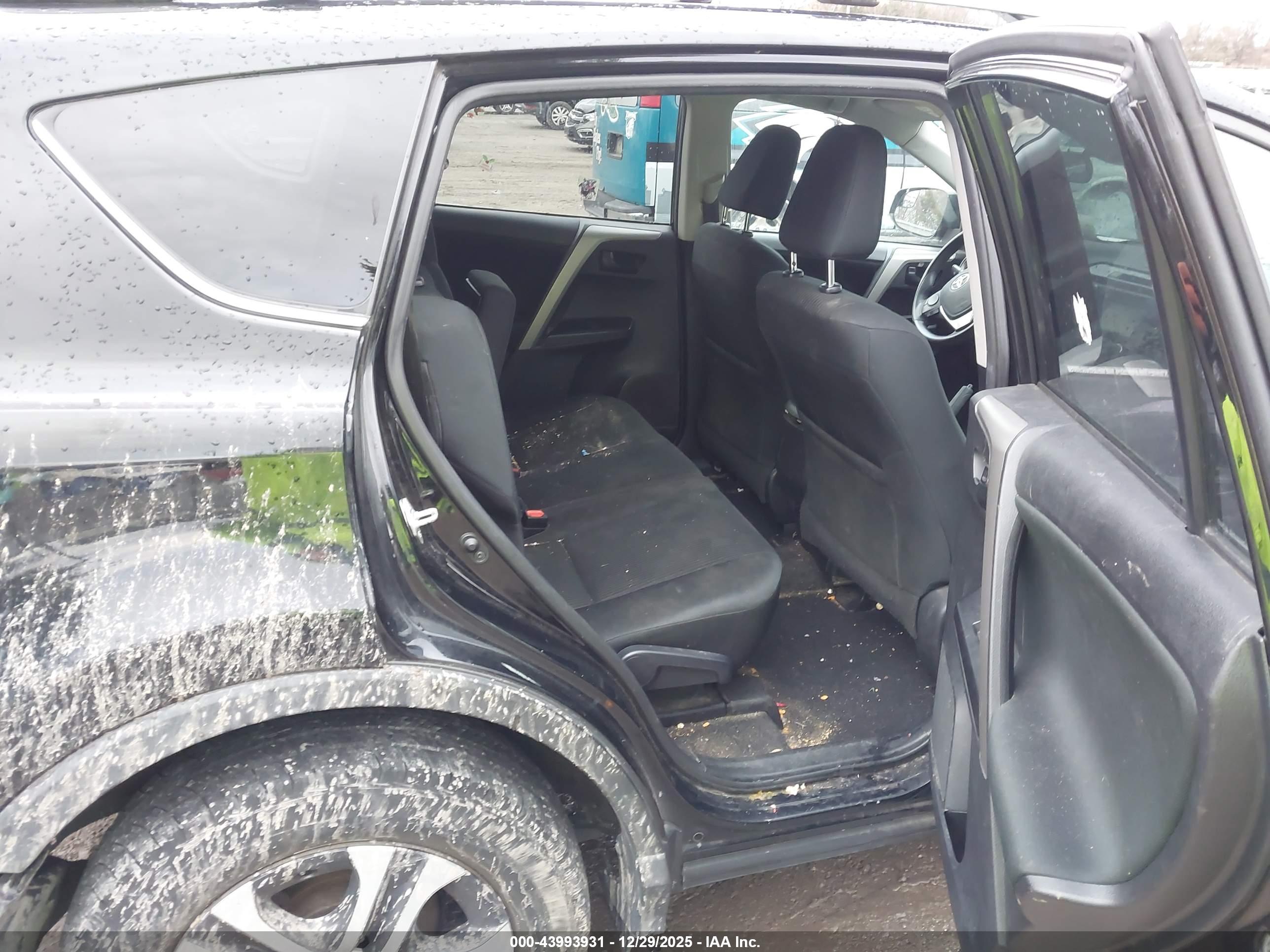 TOYOTA RAV4 image 8