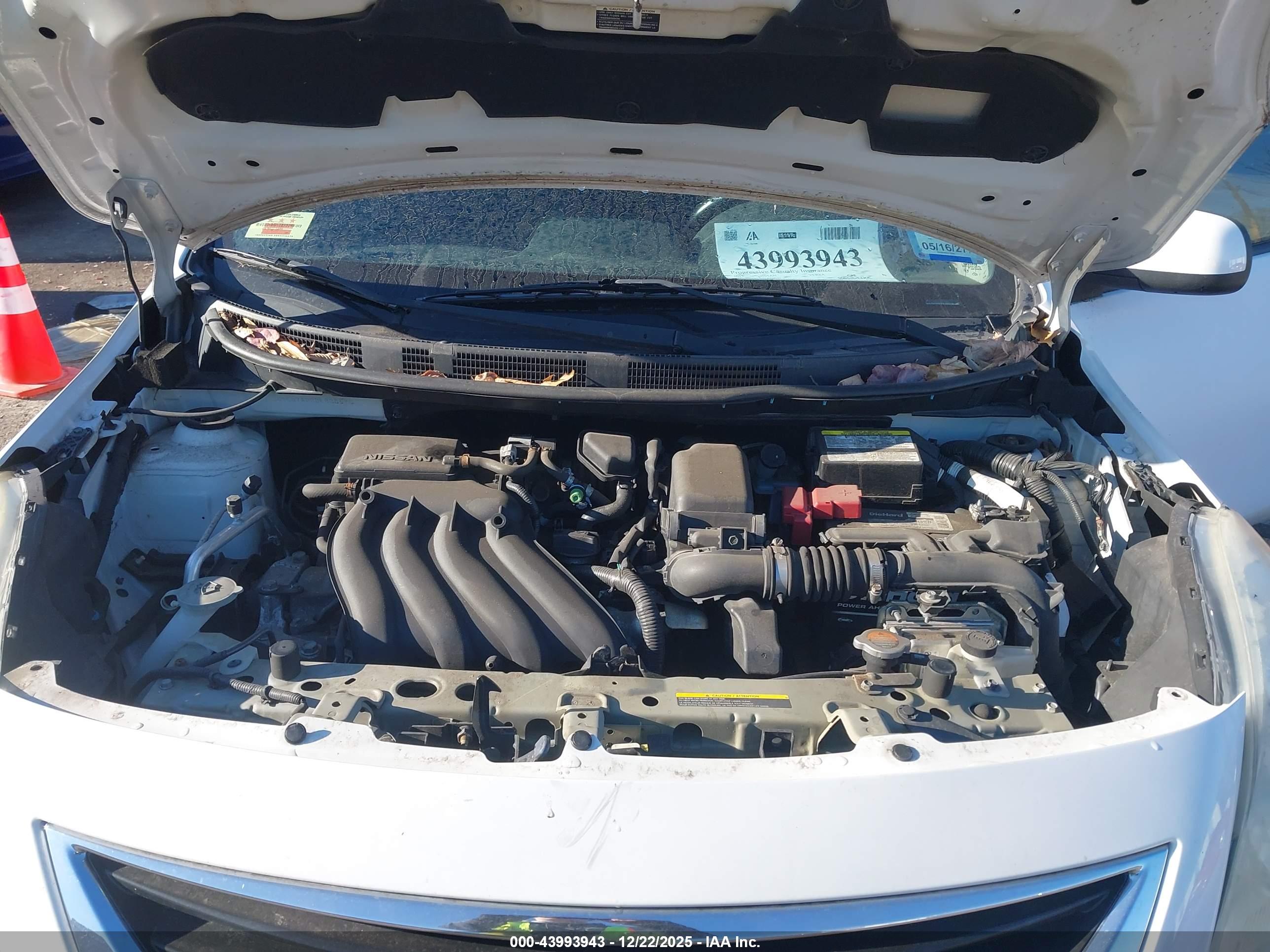 NISSAN VERSA image 10